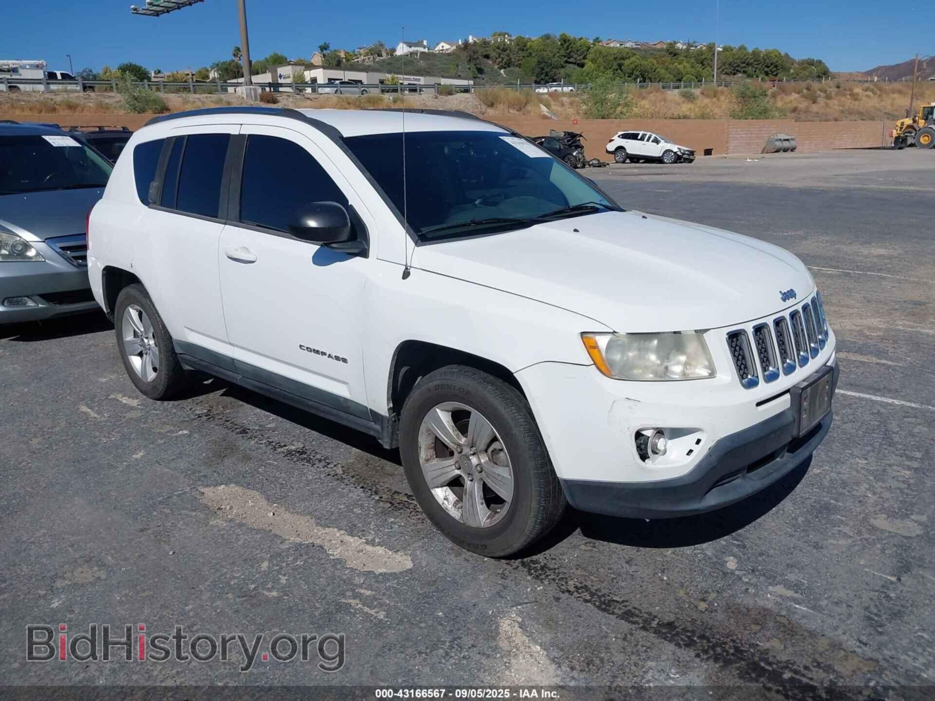Photo 1J4NT1FB8BD228104 - JEEP COMPASS 2011