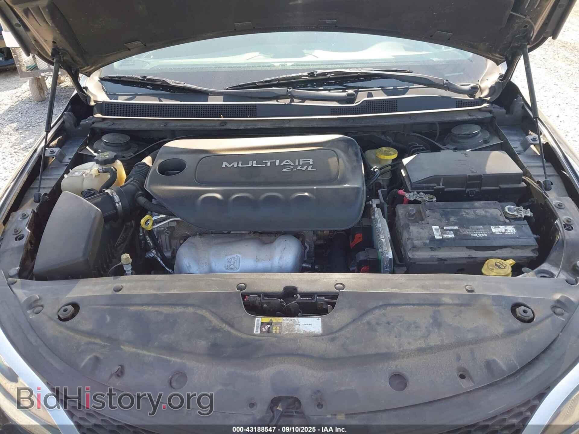 2016 CHRYSLER 200 - VIN: 1C3CCCAB7GN195263 - Фото 10