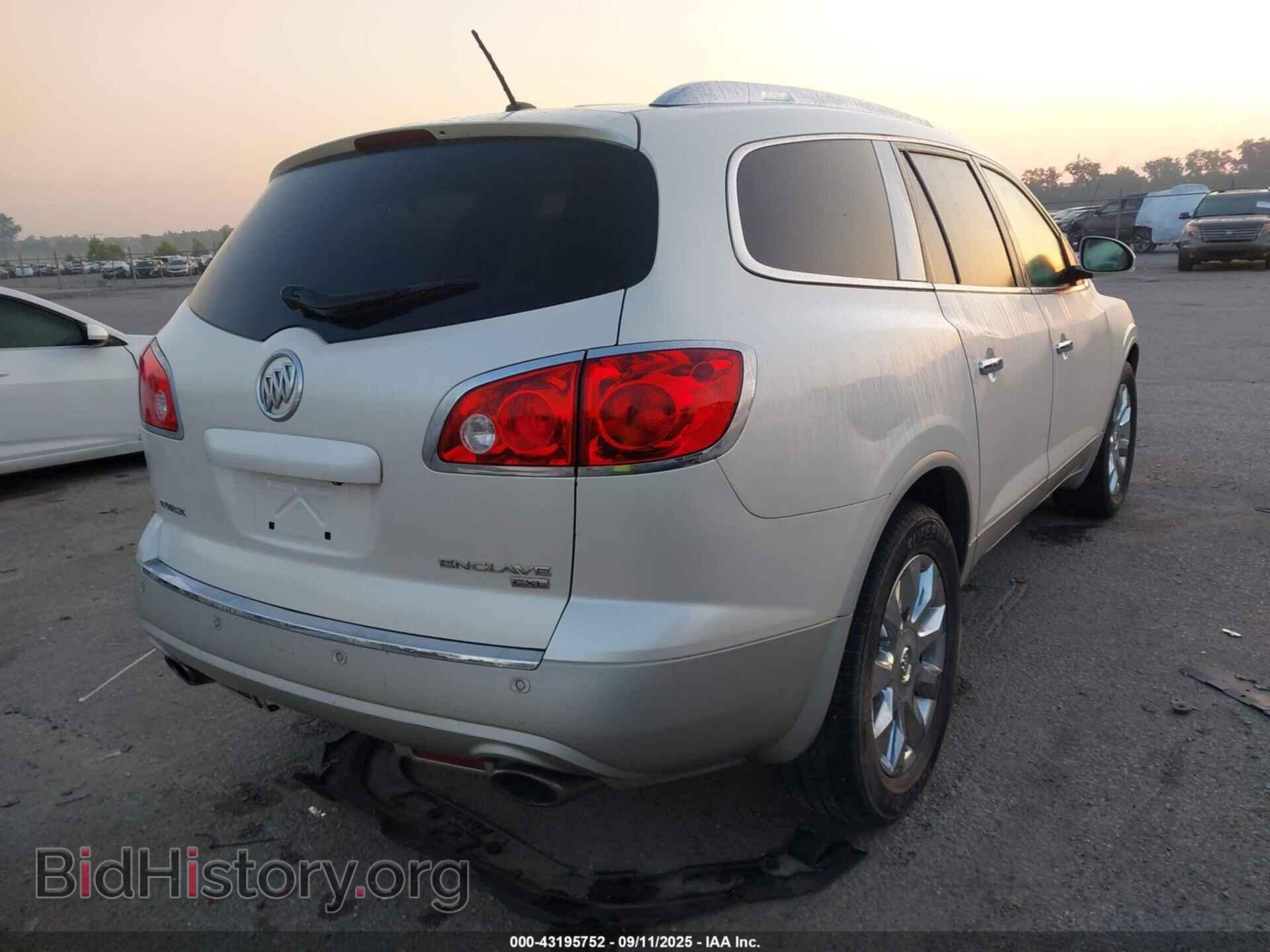2011 BUICK ENCLAVE - VIN: 5GAKRCED8BJ295973 - Фото 4