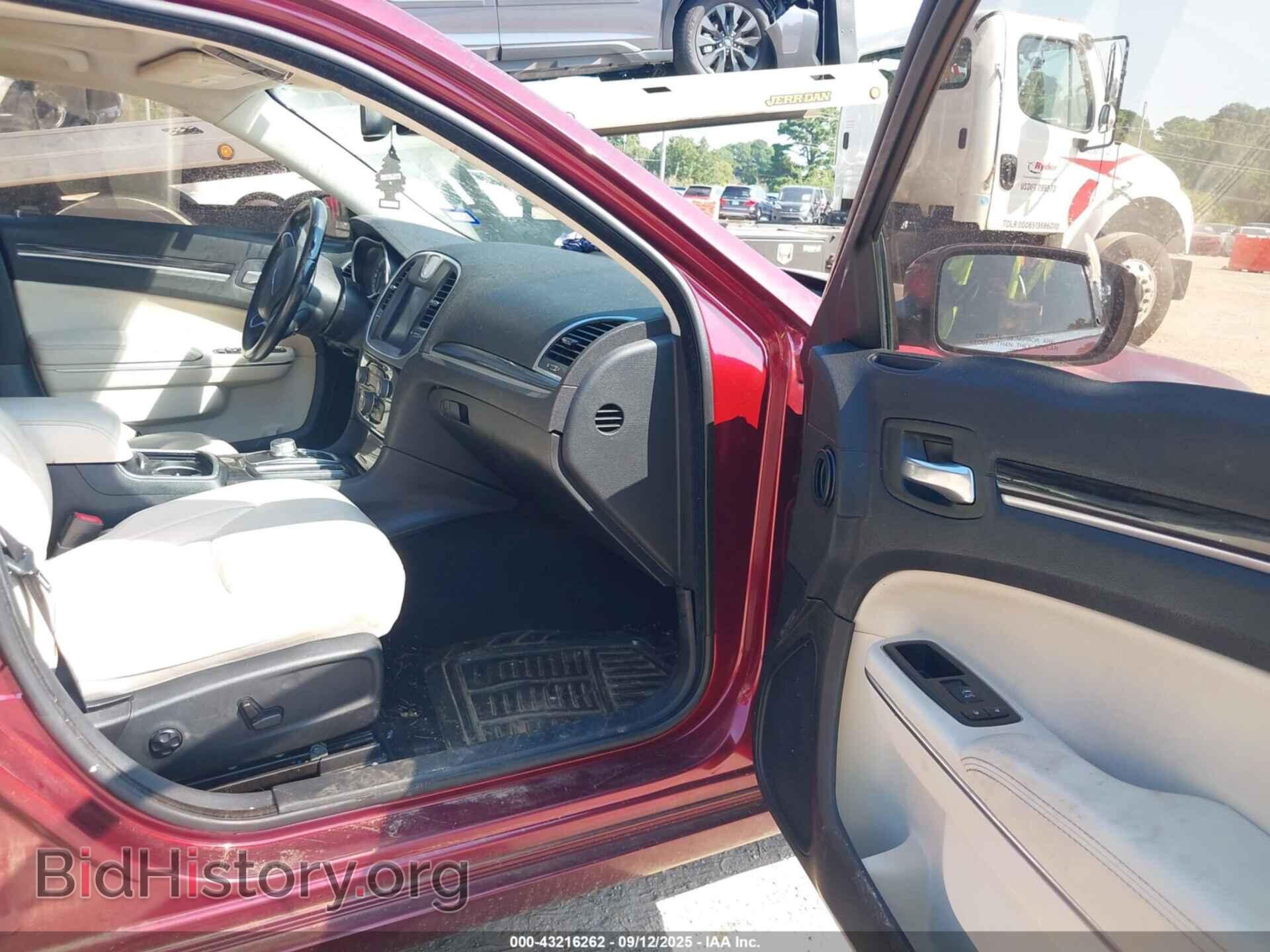 2016 CHRYSLER 300 - VIN: 2C3CCAAG1GH358210 - Фото 5