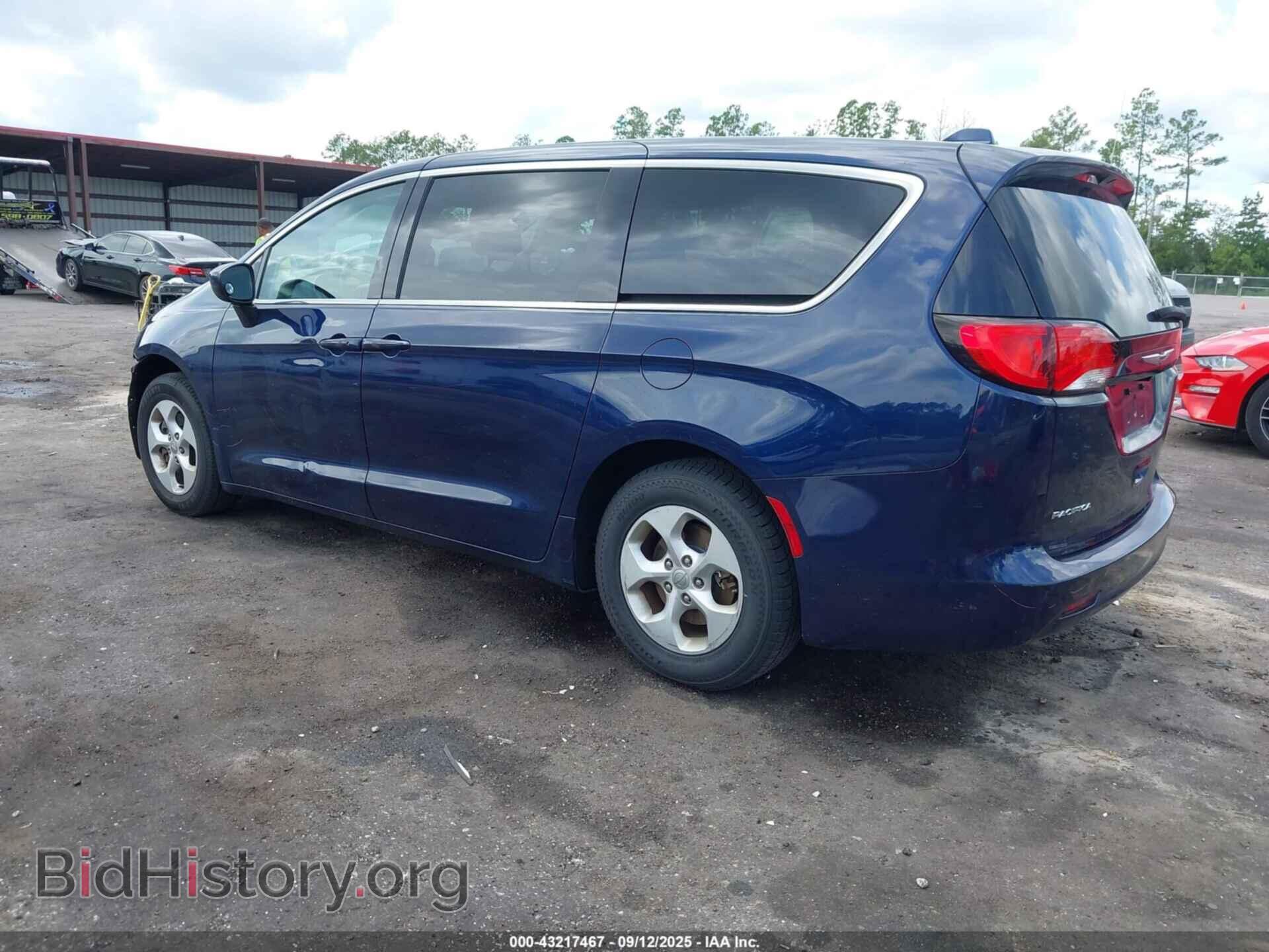 2017 CHRYSLER PACIFICA - VIN: 2C4RC1CG9HR608677 - Фото 3