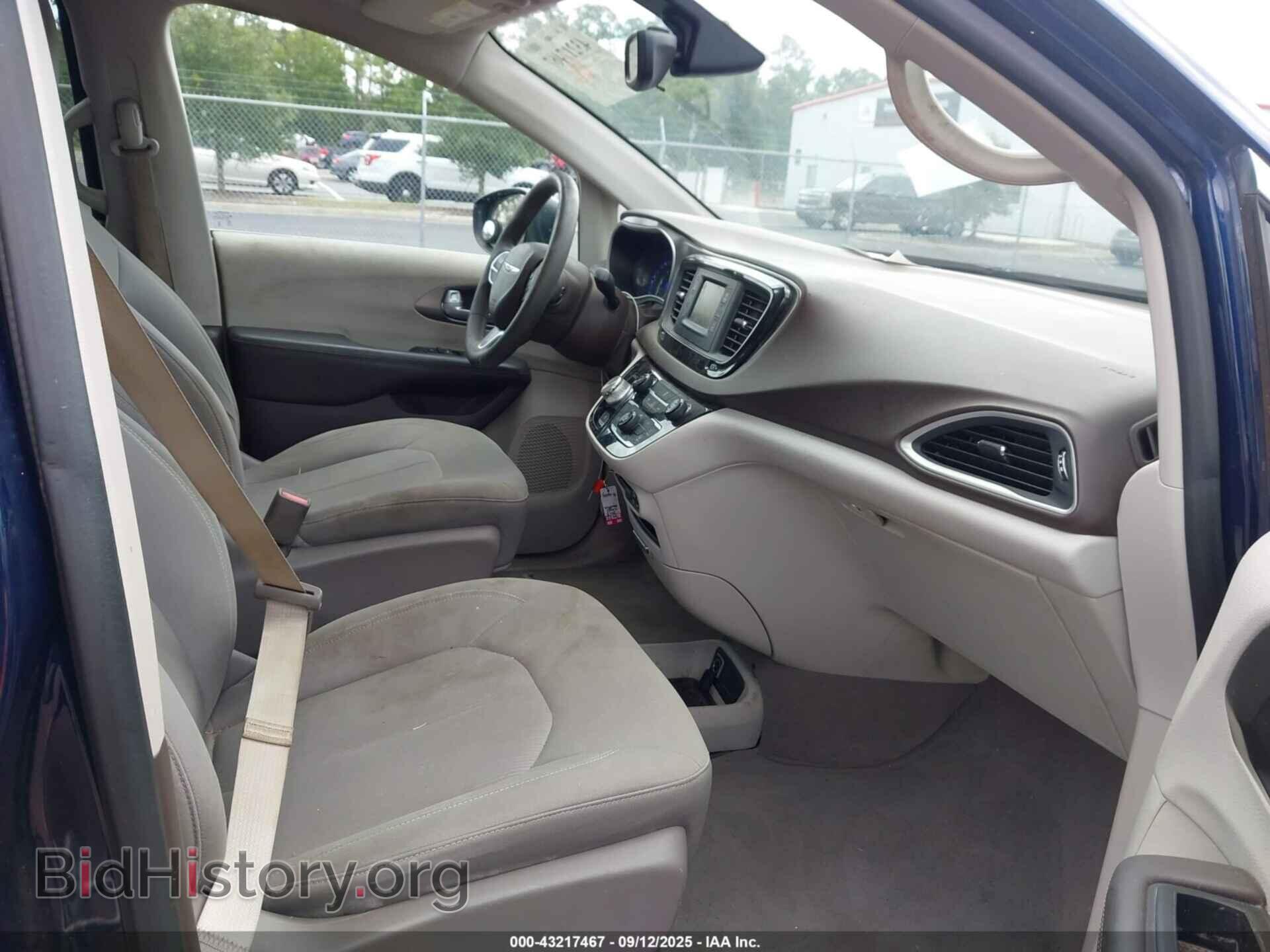 2017 CHRYSLER PACIFICA - VIN: 2C4RC1CG9HR608677 - Фото 5