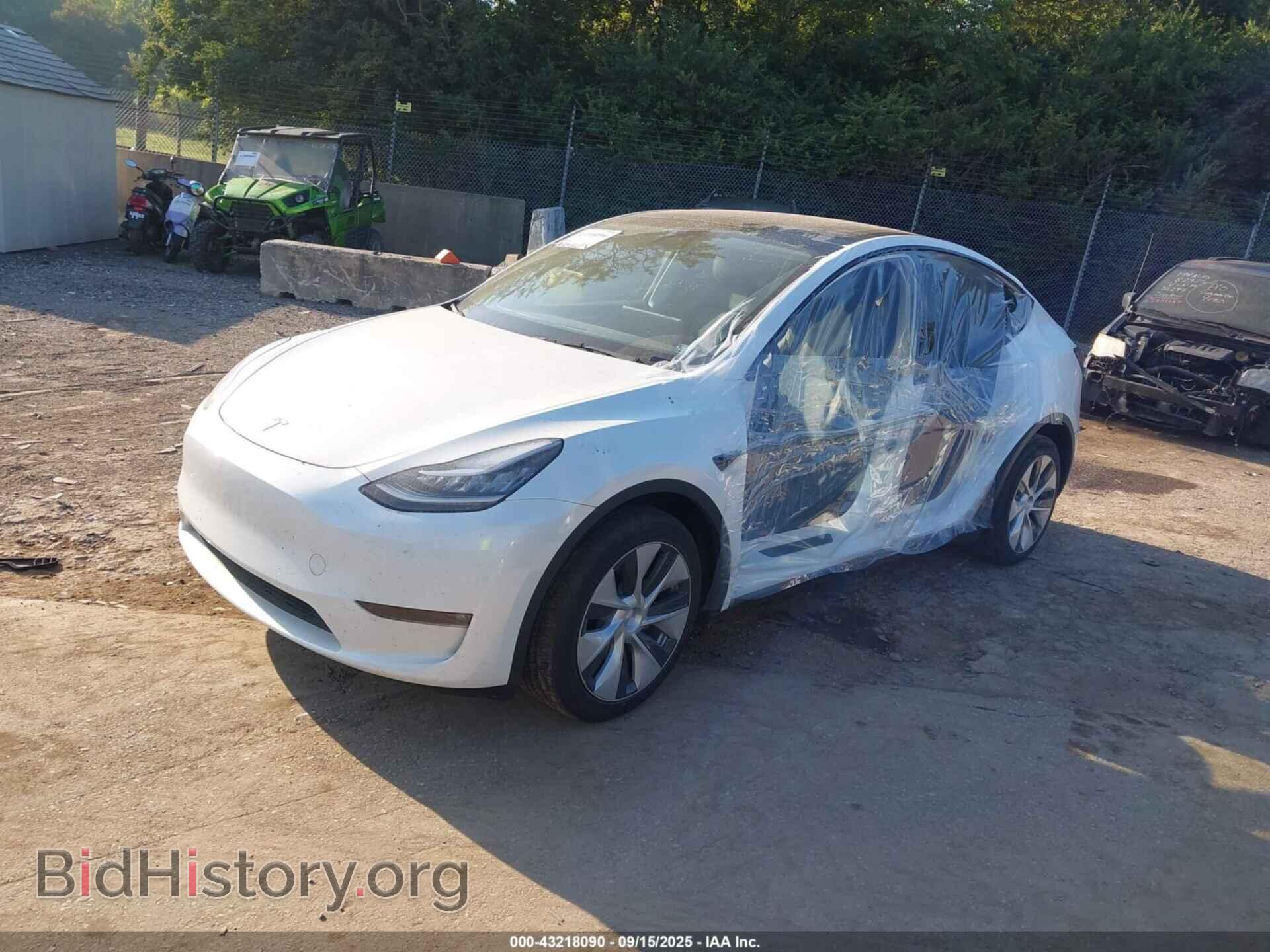 2023 TESLA MODEL Y - VIN: 7SAYGAEEXPF589727 - Фото 2