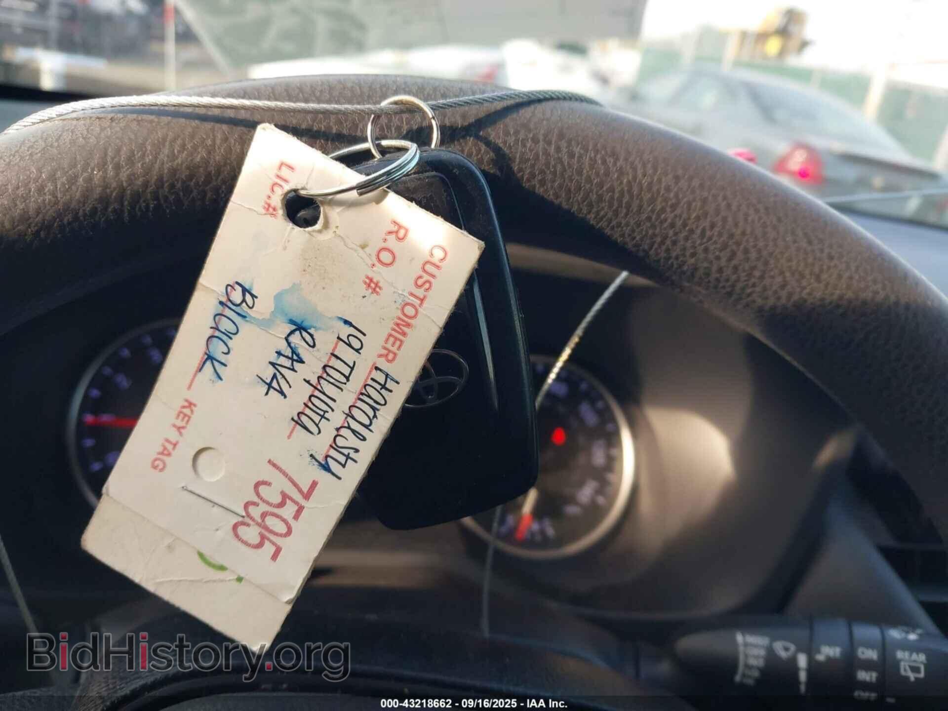 2019 TOYOTA RAV4 - VIN: JTMP1RFV1KD024256 - Фото 11