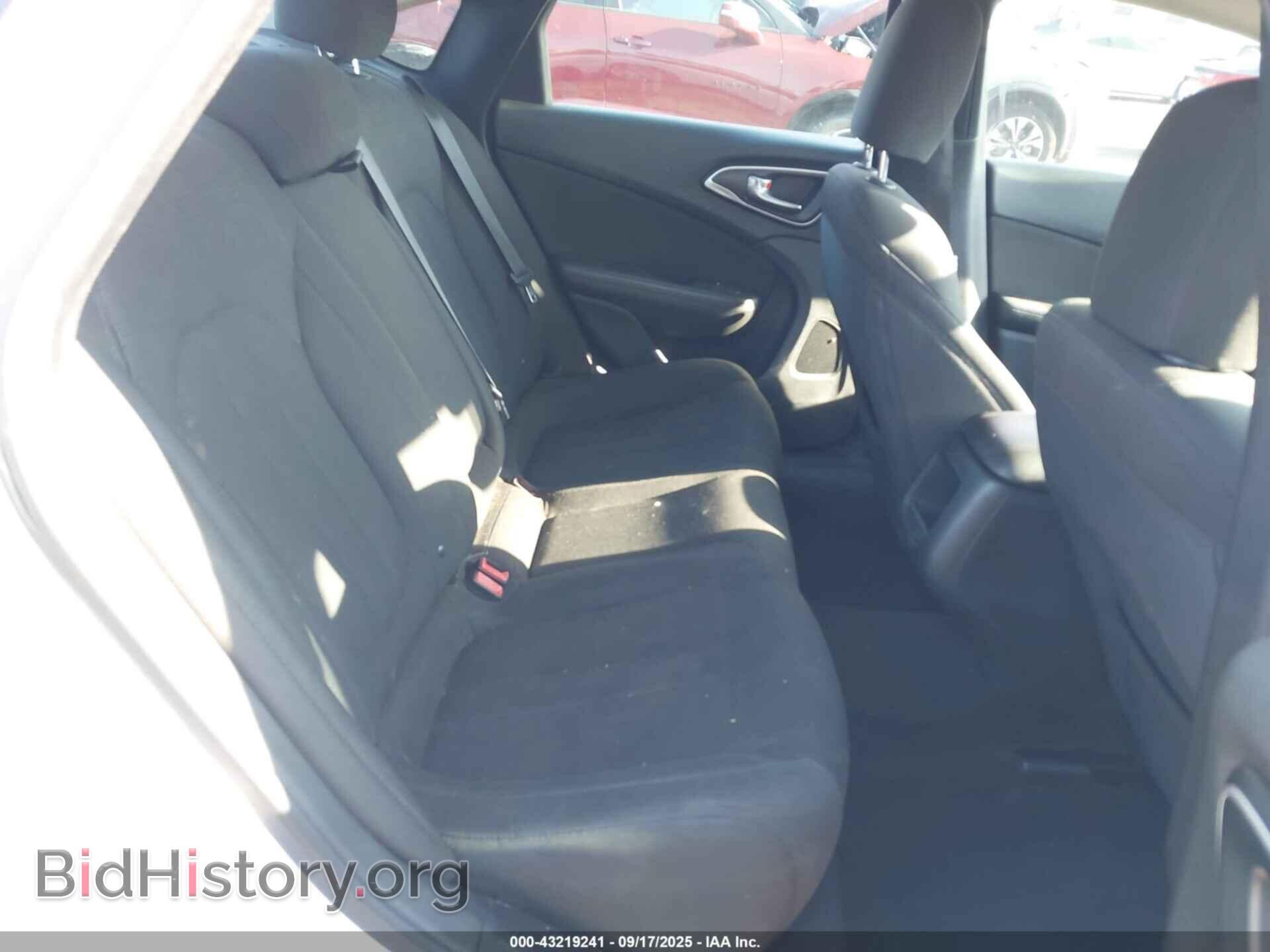 2015 CHRYSLER 200 - VIN: 1C3CCCAB7FN751277 - Фото 8