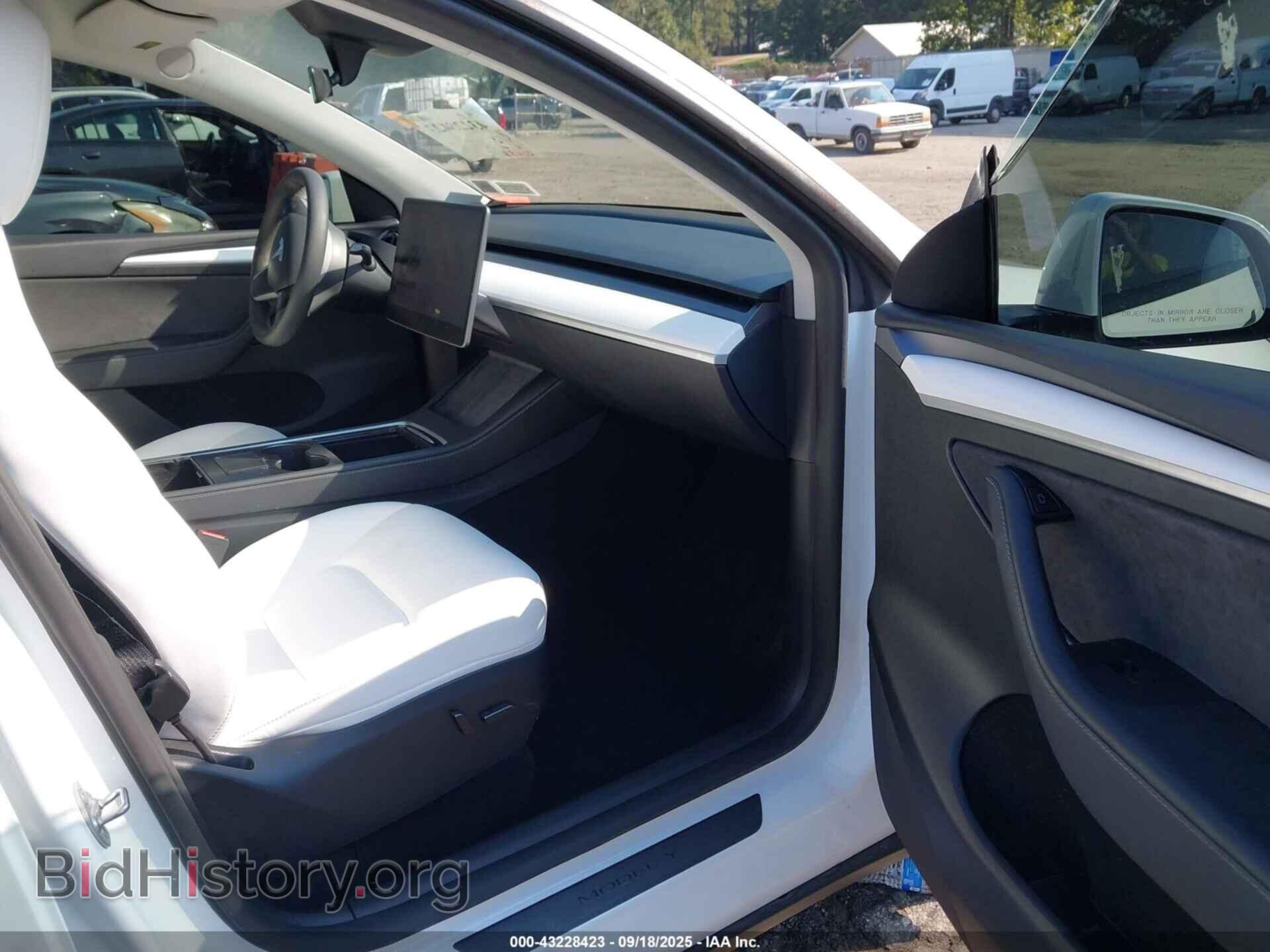 2024 TESLA MODEL Y - VIN: 7SAYGDED9RF038409 - Фото 5