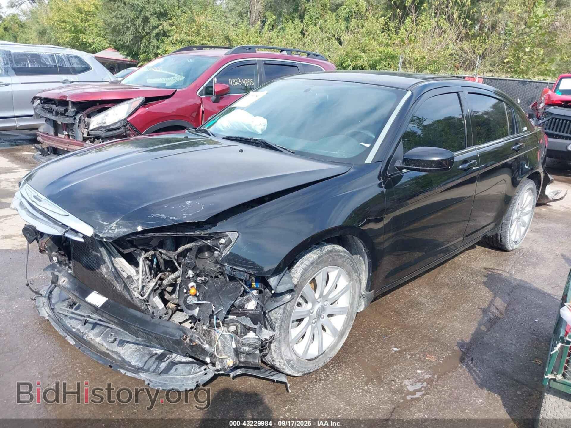 2014 CHRYSLER 200 - VIN: 1C3CCBBG8EN105541 - Фото 2