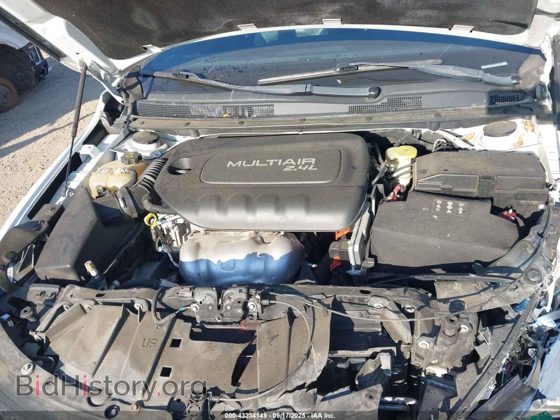 2016 CHRYSLER 200 - VIN: 1C3CCCBB5GN192067 - Фото 10