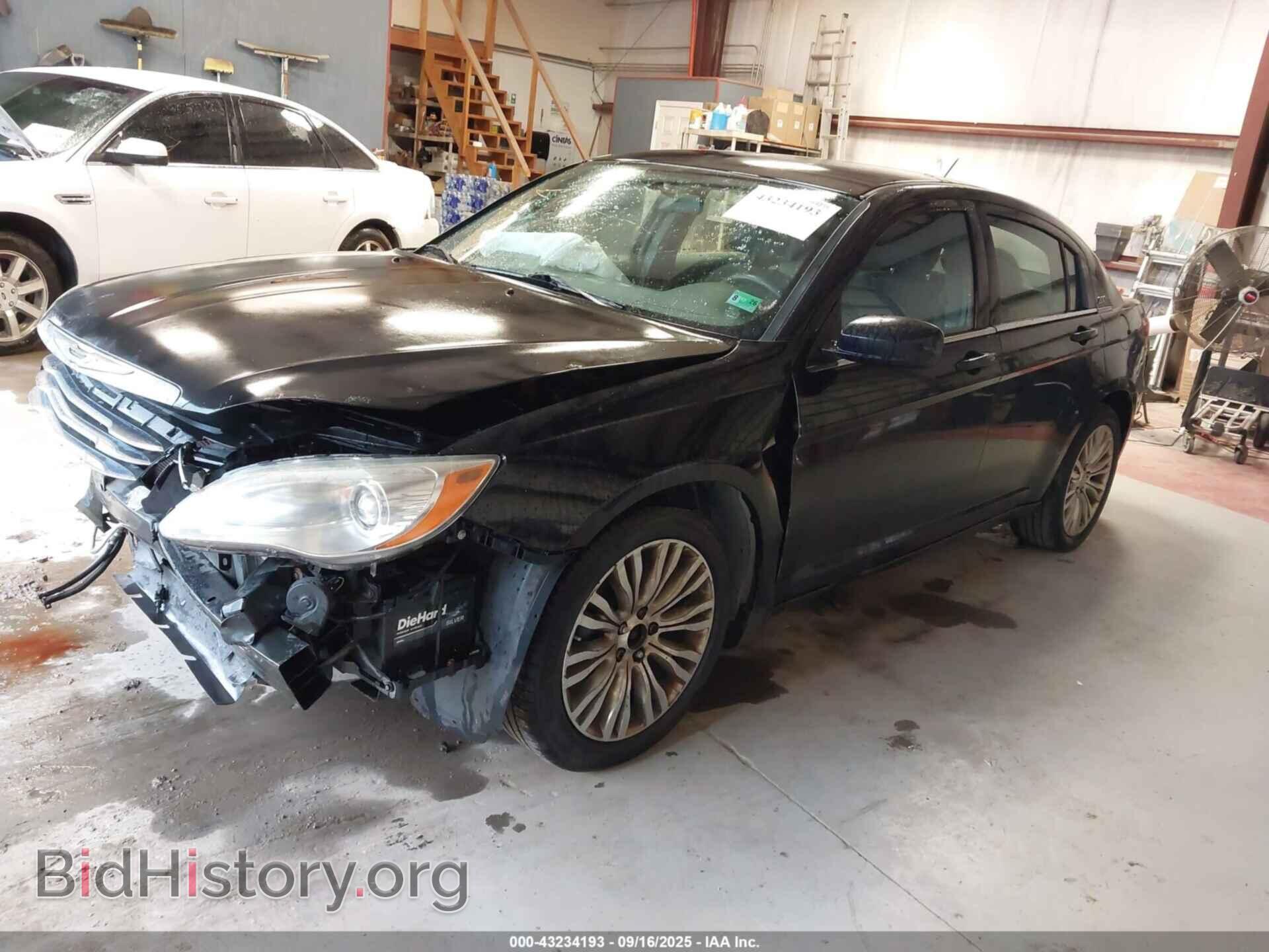 2012 CHRYSLER 200 - VIN: 1C3CCBAB8CN282139 - Фото 2
