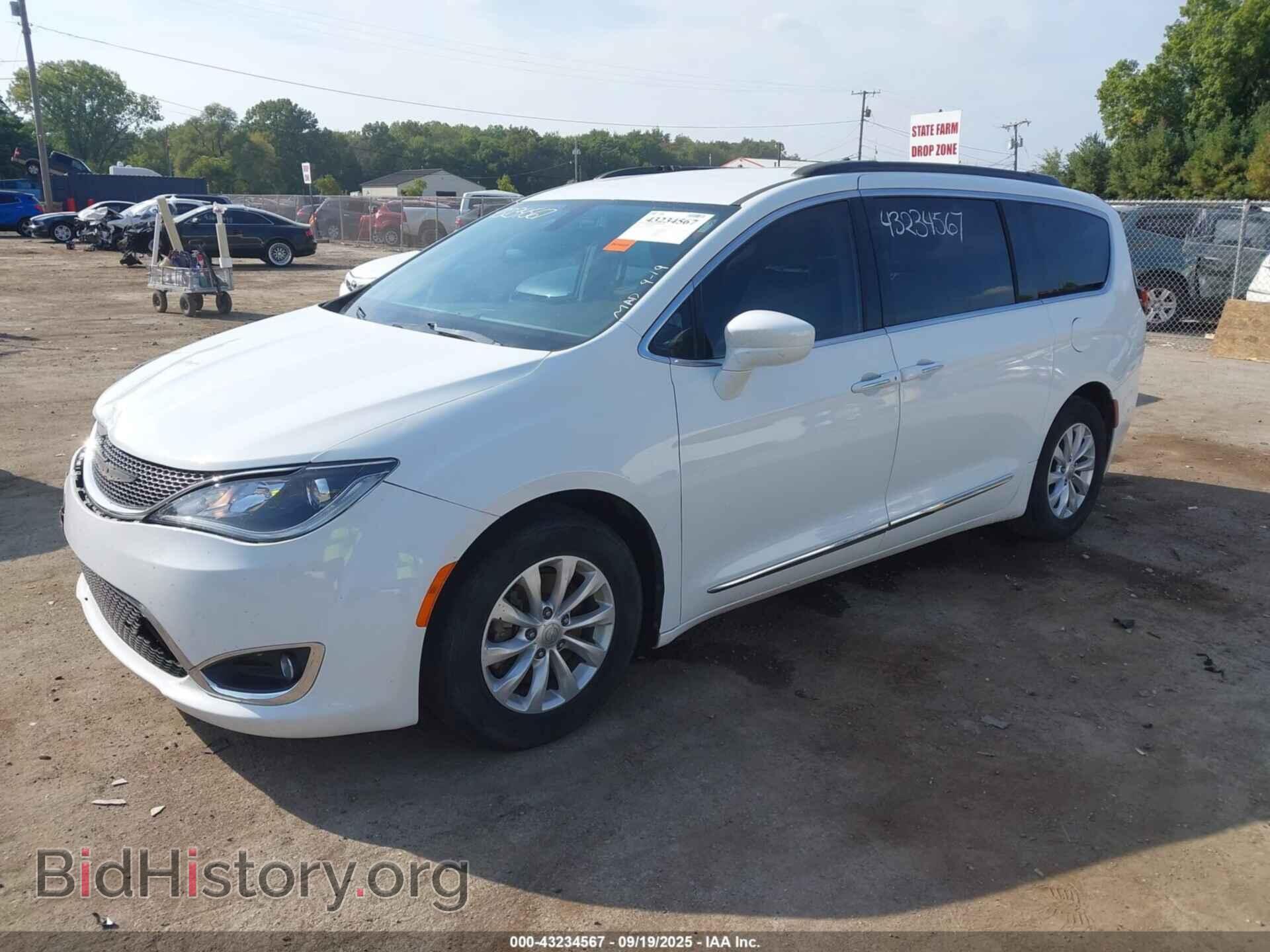 2017 CHRYSLER PACIFICA - VIN: 2C4RC1BGXHR688119 - Фото 2