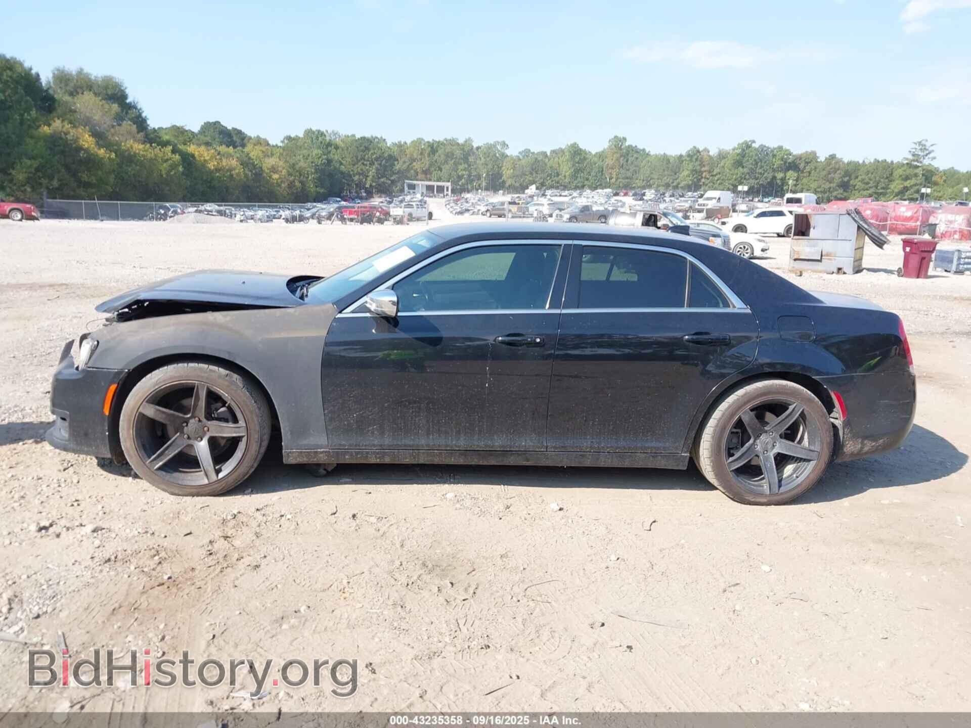 2018 CHRYSLER 300 - VIN: 2C3CCAAG2JH338295 - Фото 14