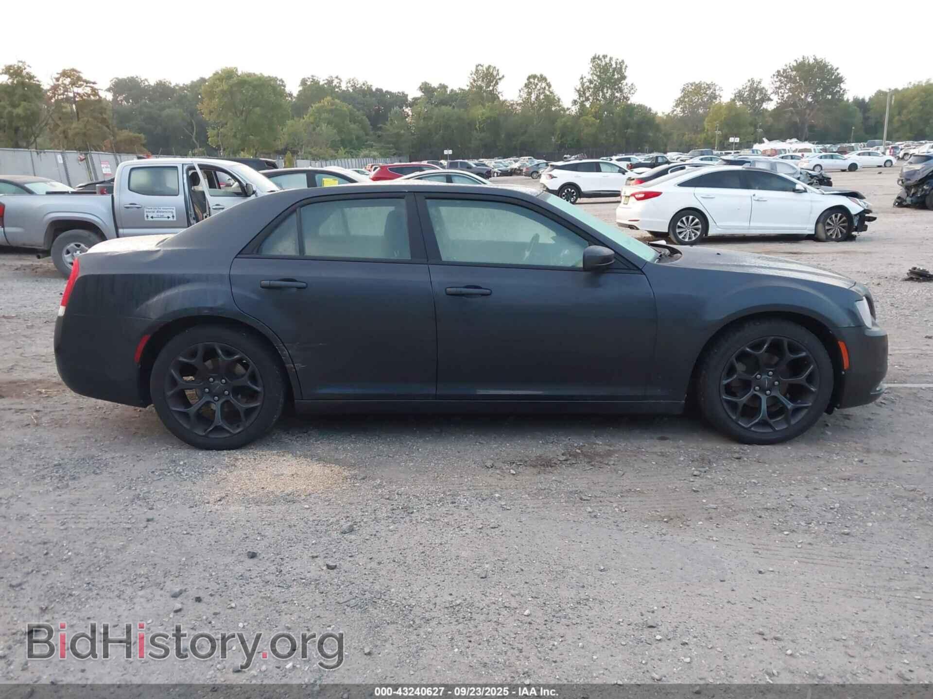 2019 CHRYSLER 300 - VIN: 2C3CCABGXKH676365 - Фото 13
