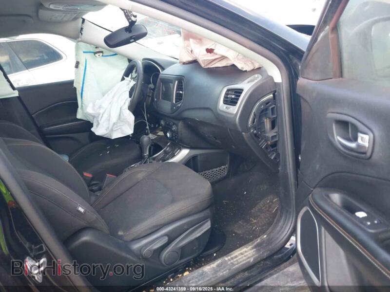 2020 Jeep COMPASS (VIN 3C4NJDAB7LT123277) — photo 5 of 16