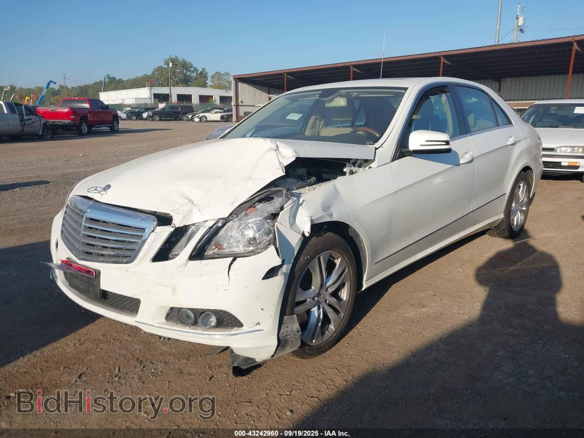 2011 MERCEDES-BENZ E 350 - VIN: WDDHF8HB7BA463584 - Photo 2