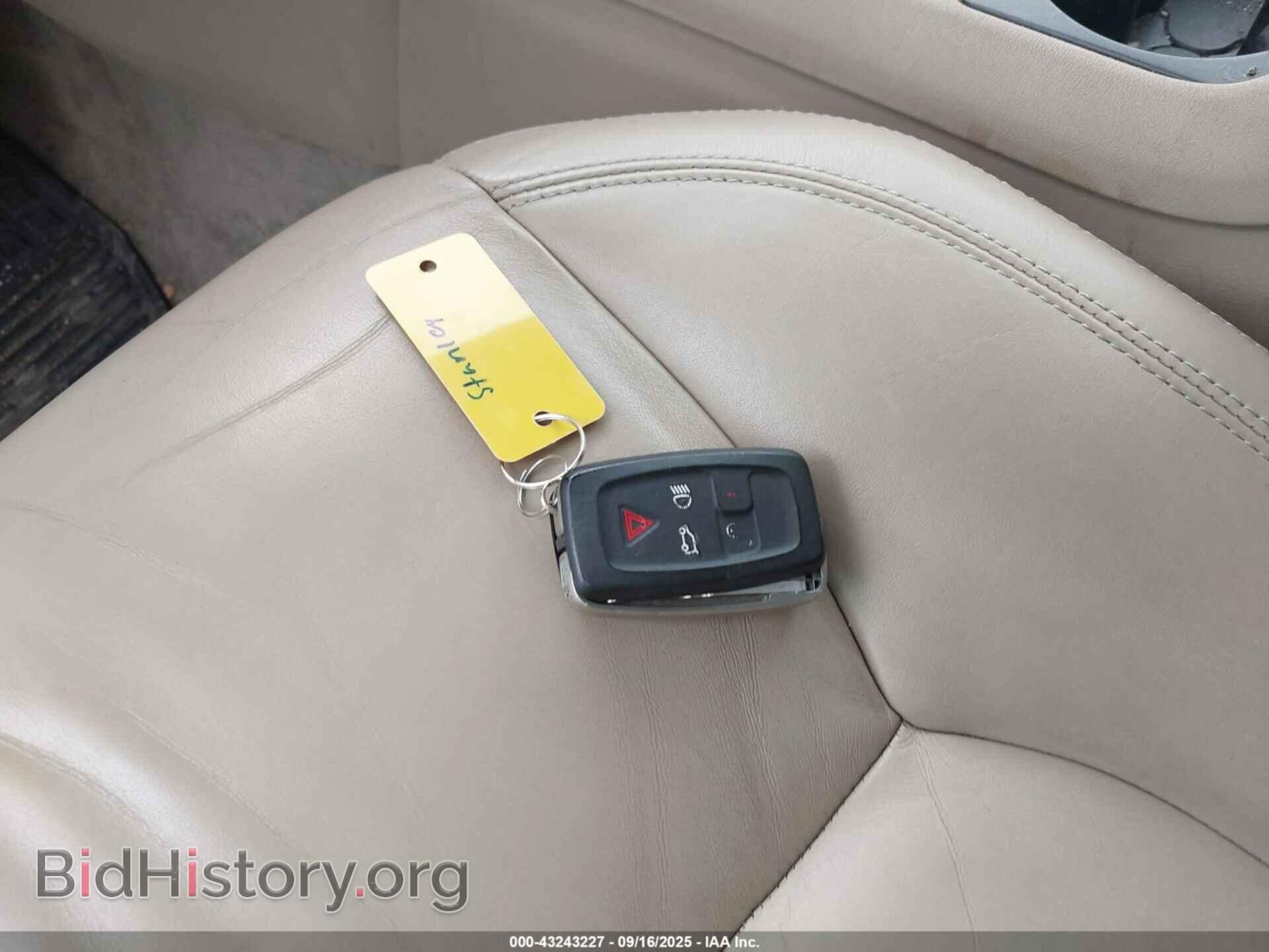 2011 LAND ROVER LR4 - VIN: SALAK2D49BA555364 - Фото 11