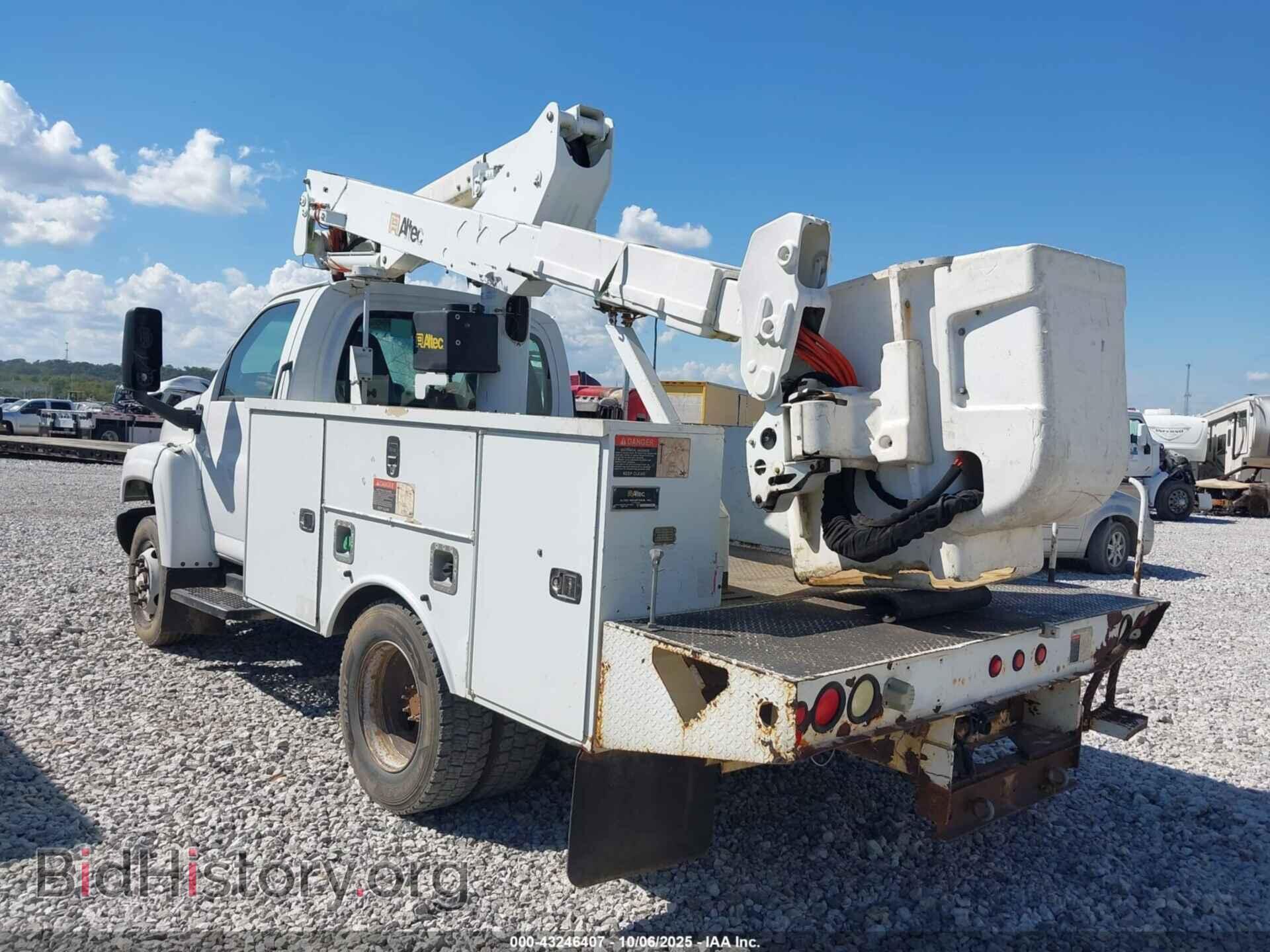 2009 GMC C5500 - VIN: 1GDE5C1909F409837 - Photo 3