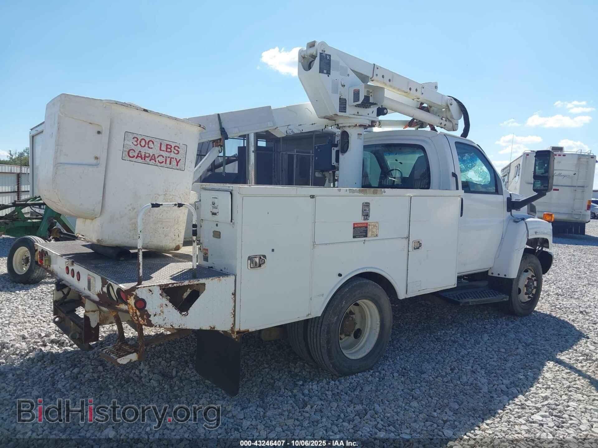 2009 GMC C5500 - VIN: 1GDE5C1909F409837 - Photo 4