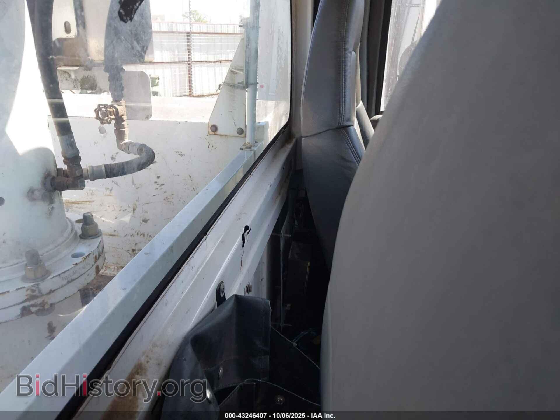 2009 GMC C5500 - VIN: 1GDE5C1909F409837 - Photo 7