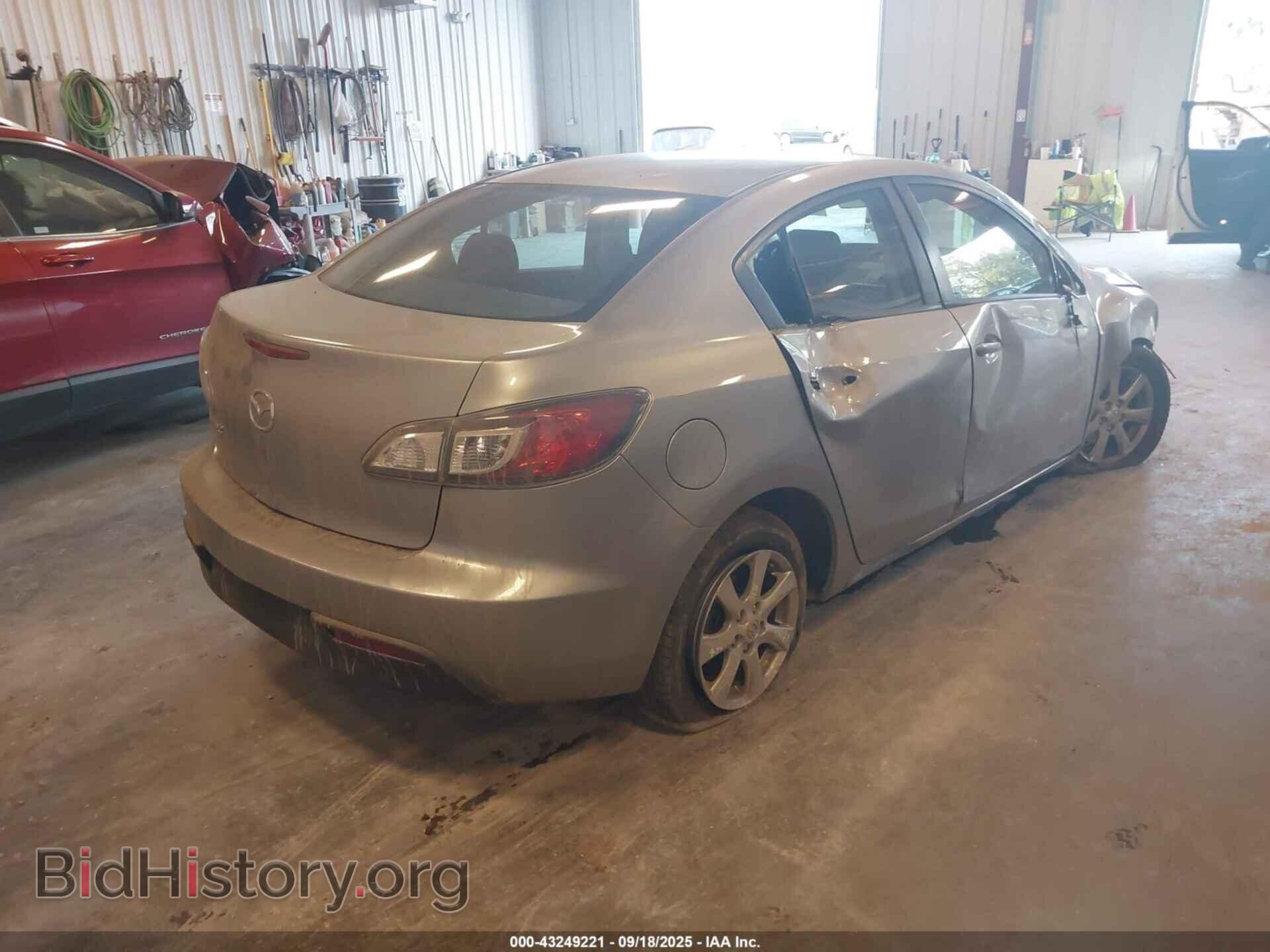 2011 MAZDA MAZDA3 - VIN: JM1BL1VG3B1406377 - Фото 4