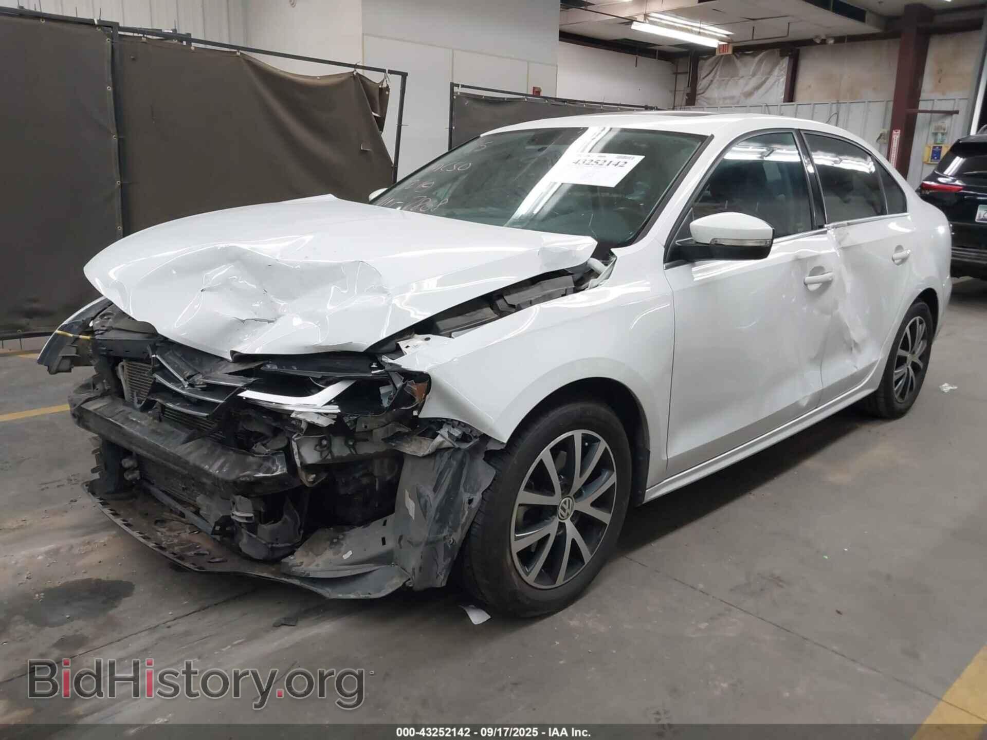2017 VOLKSWAGEN JETTA - VIN: 3VWDB7AJ7HM217868 - Фото 2