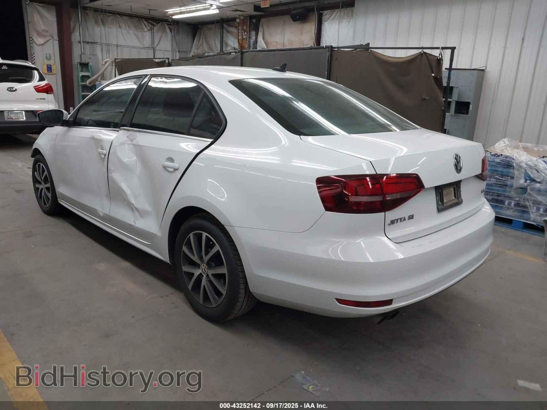 2017 VOLKSWAGEN JETTA - VIN: 3VWDB7AJ7HM217868 - Фото 3