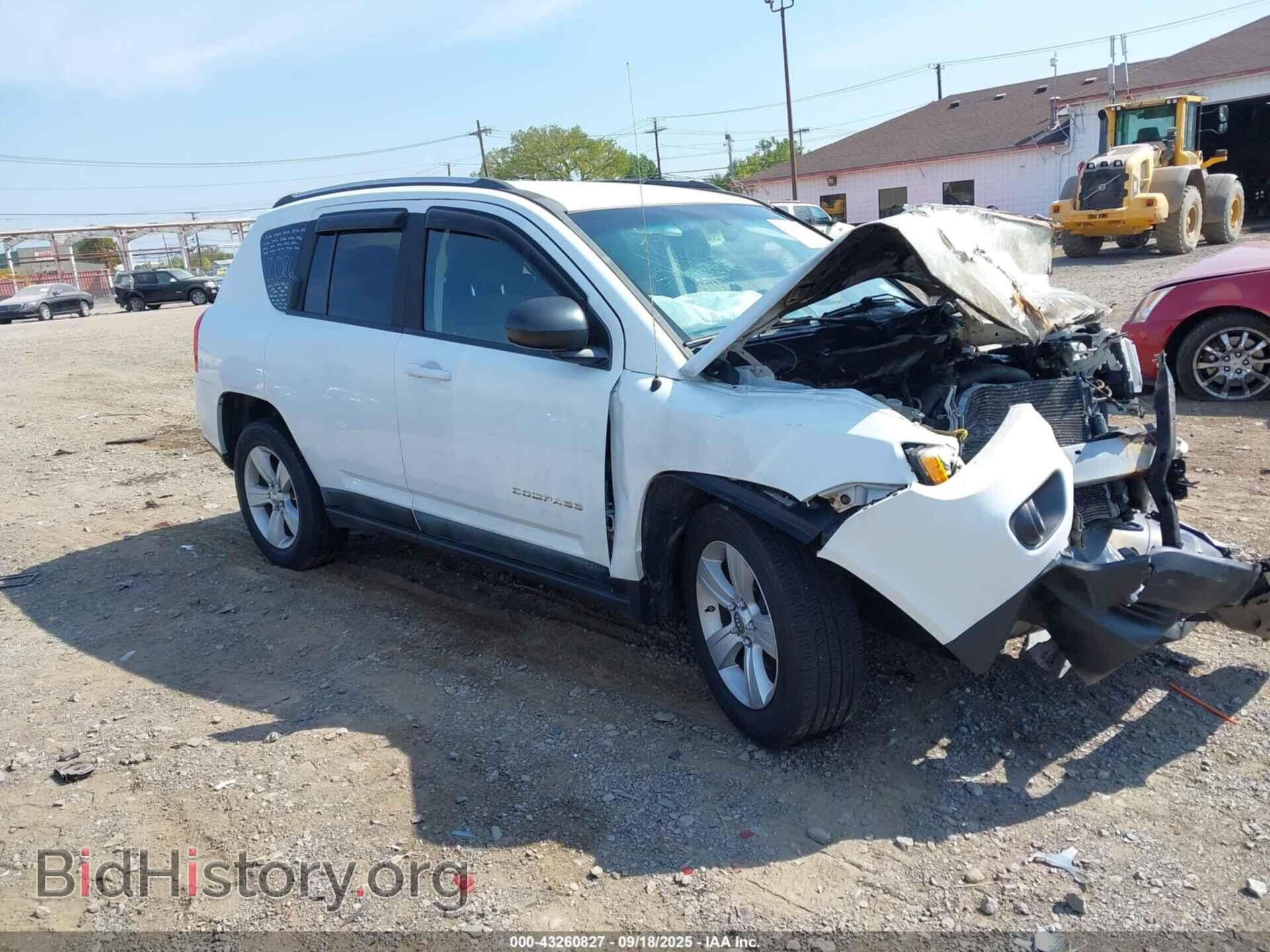 Photo 1J4NF1FB9BD259370 - JEEP COMPASS 2011