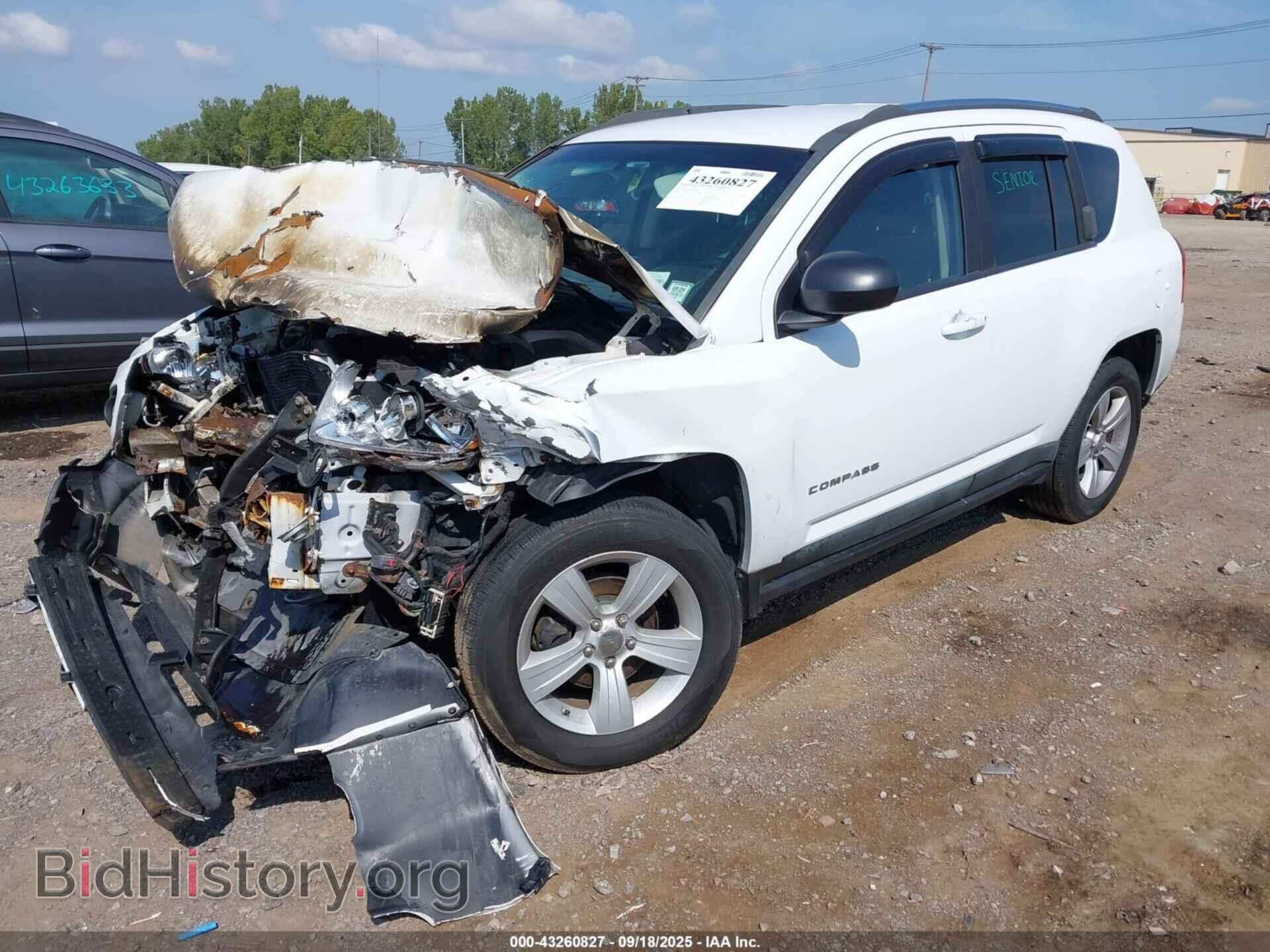 2011 JEEP COMPASS - VIN: 1J4NF1FB9BD259370 - Photo 2