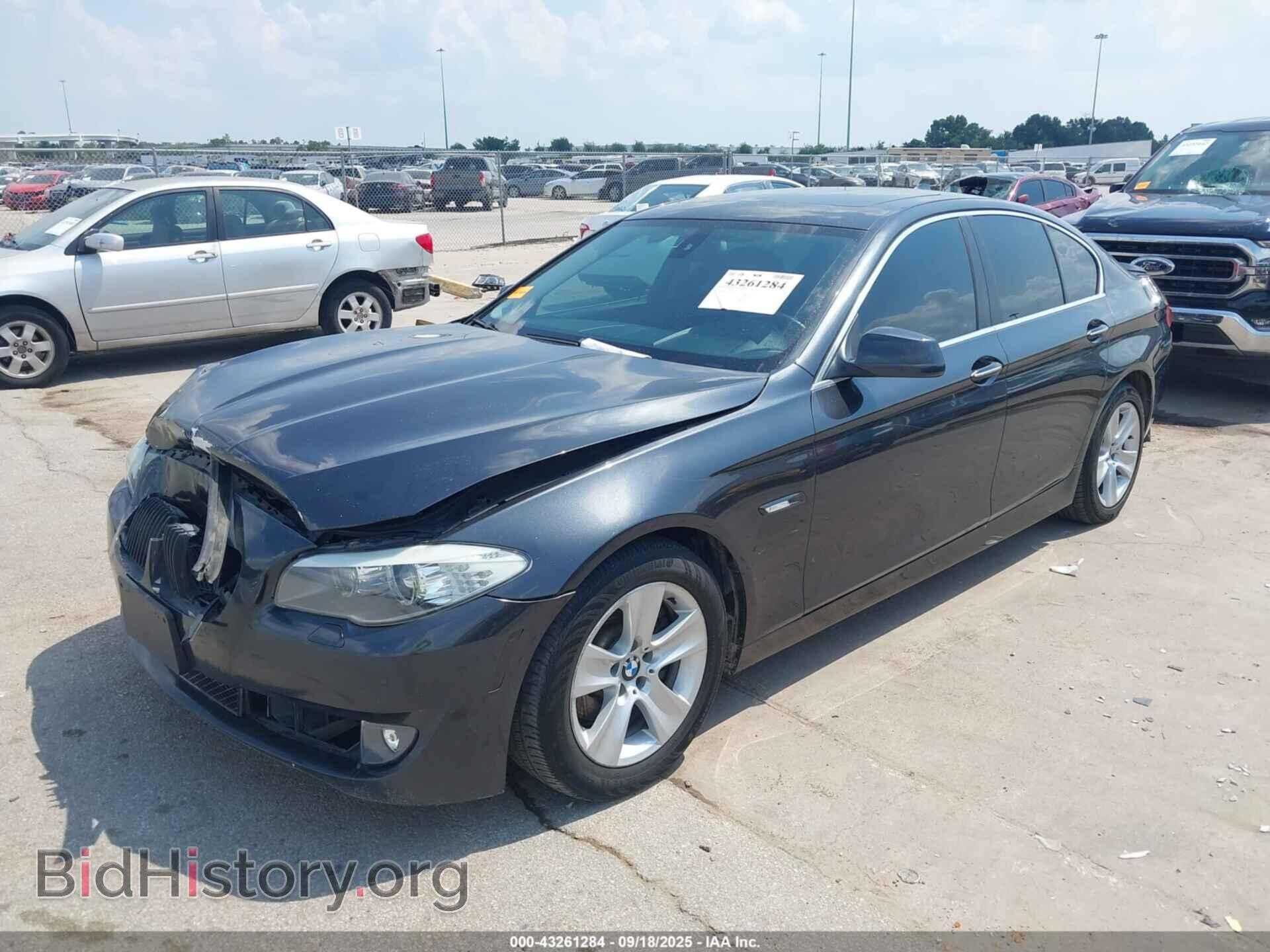 2011 BMW 528I - VIN: WBAFR1C59BC749388 - Фото 2