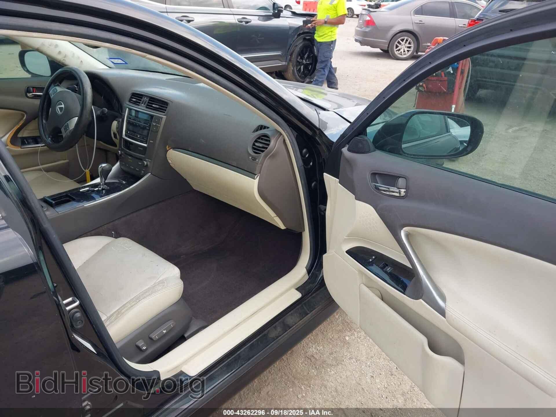 2011 LEXUS IS 250 - VIN: JTHBF5C22B2101127 - Photo 5