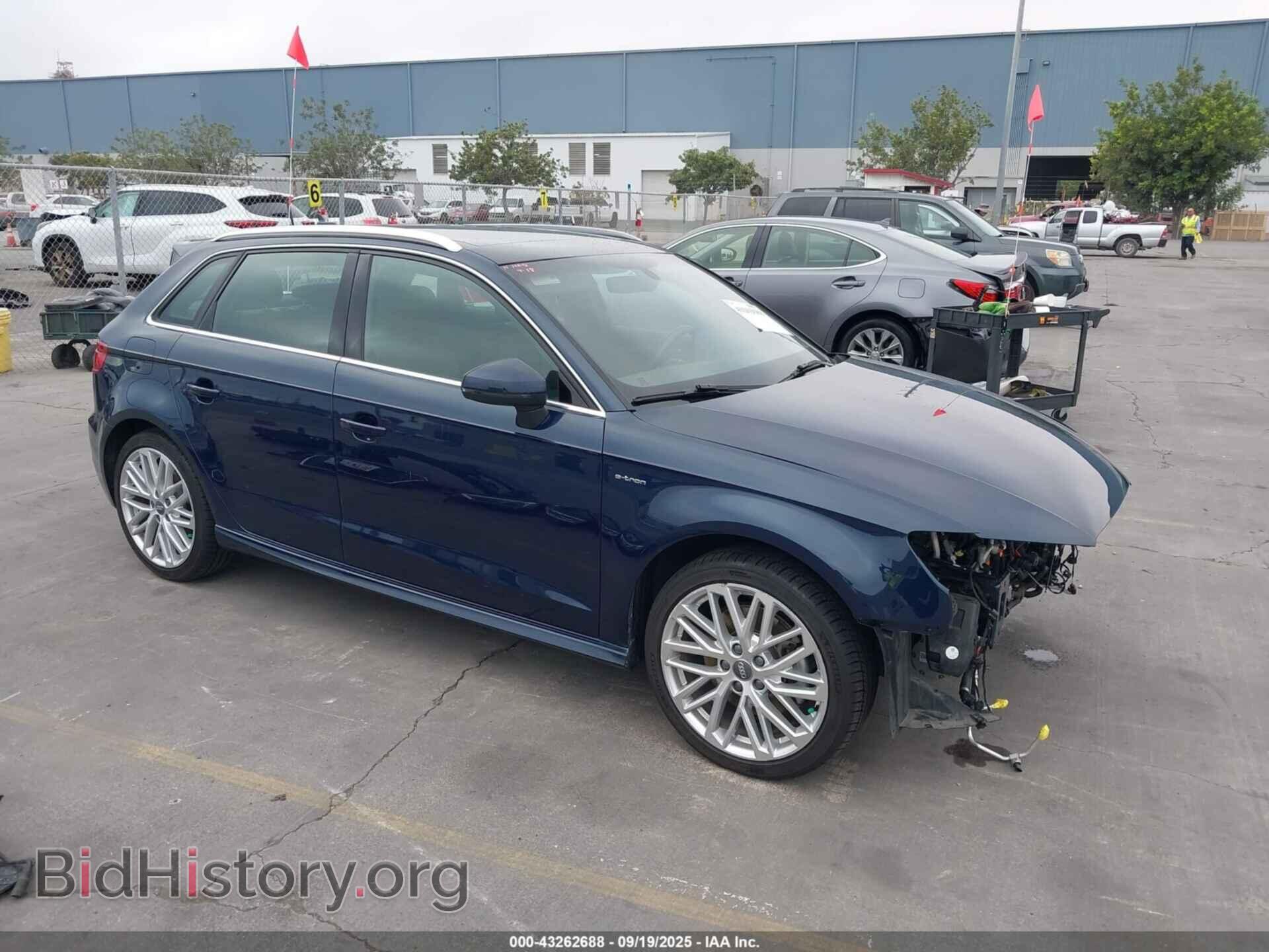 Photo WAUTPBFF8JA104292 - AUDI A3 E-TRON 2018