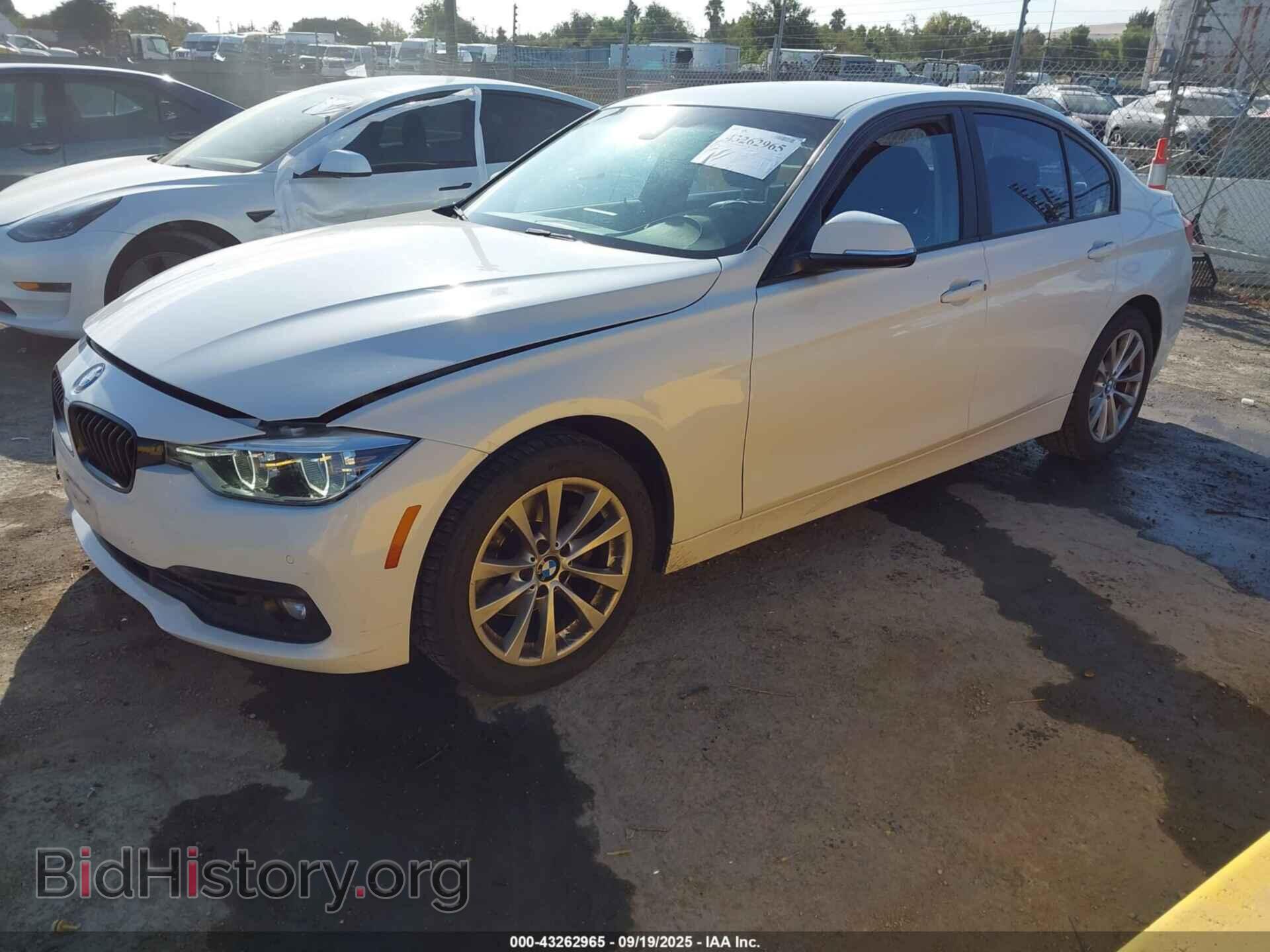 2018 BMW 320I - VIN: WBA8A9C55JAH12687 - Photo 2