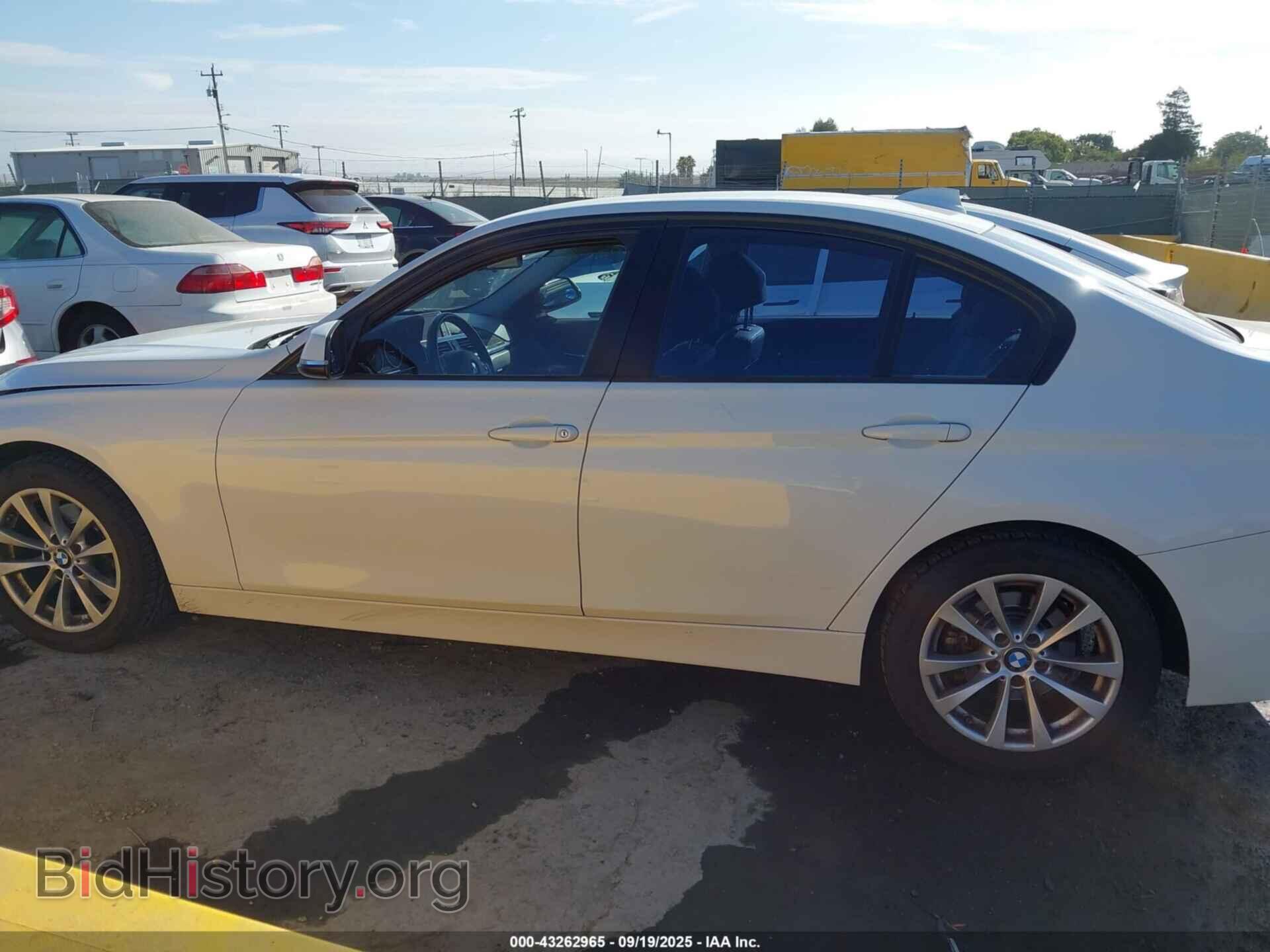 2018 BMW 320I - VIN: WBA8A9C55JAH12687 - Photo 14