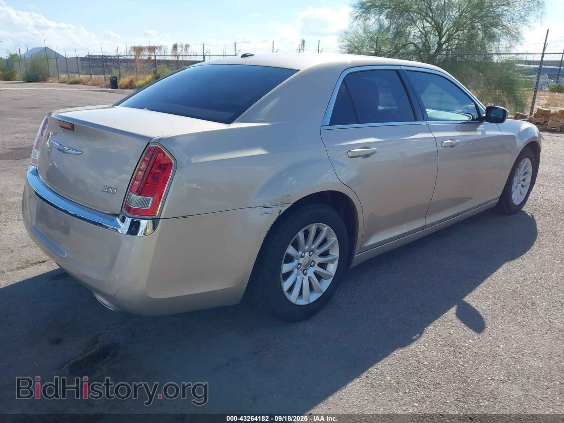 2012 CHRYSLER 300 - VIN: 2C3CCAAG1CH312368 - Фото 4