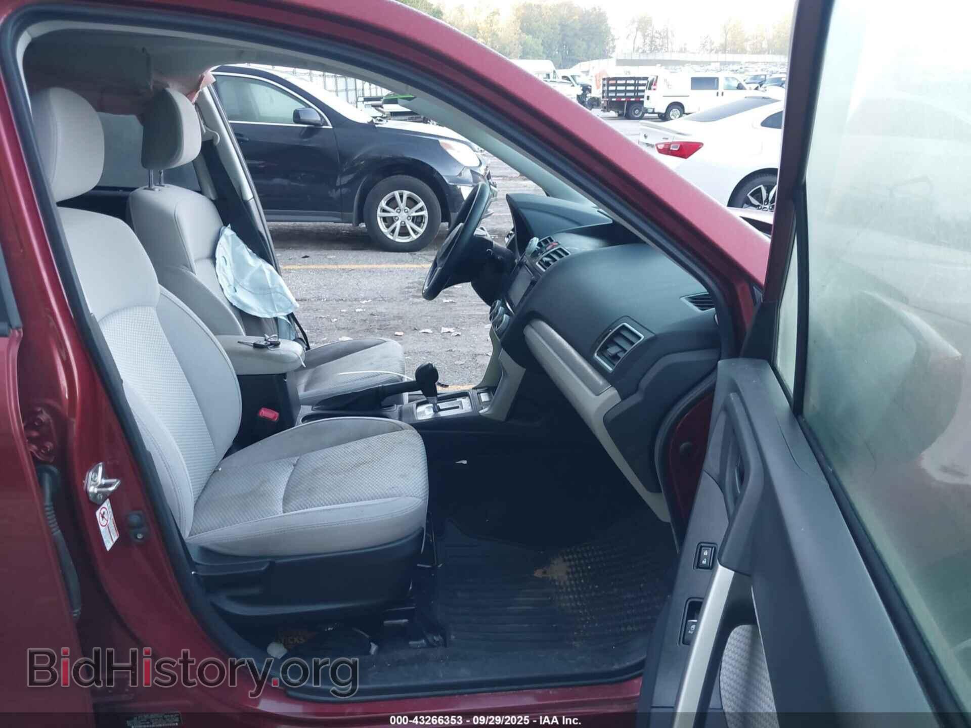 2017 SUBARU FORESTER - VIN: JF2SJAEC0HH415686 - Фото 5