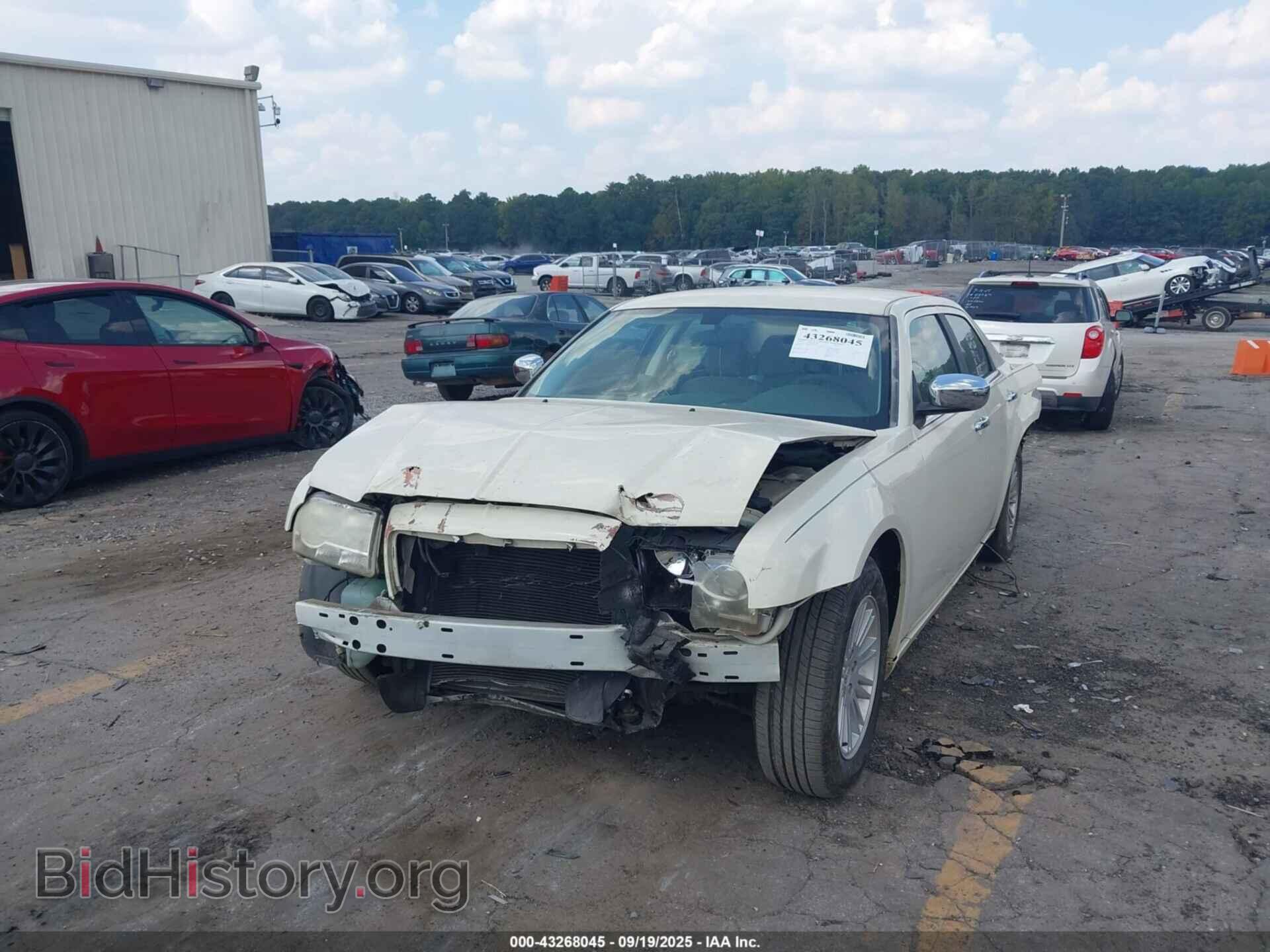 2010 CHRYSLER 300 - VIN: 2C3CA4CD3AH216281 - Фото 2