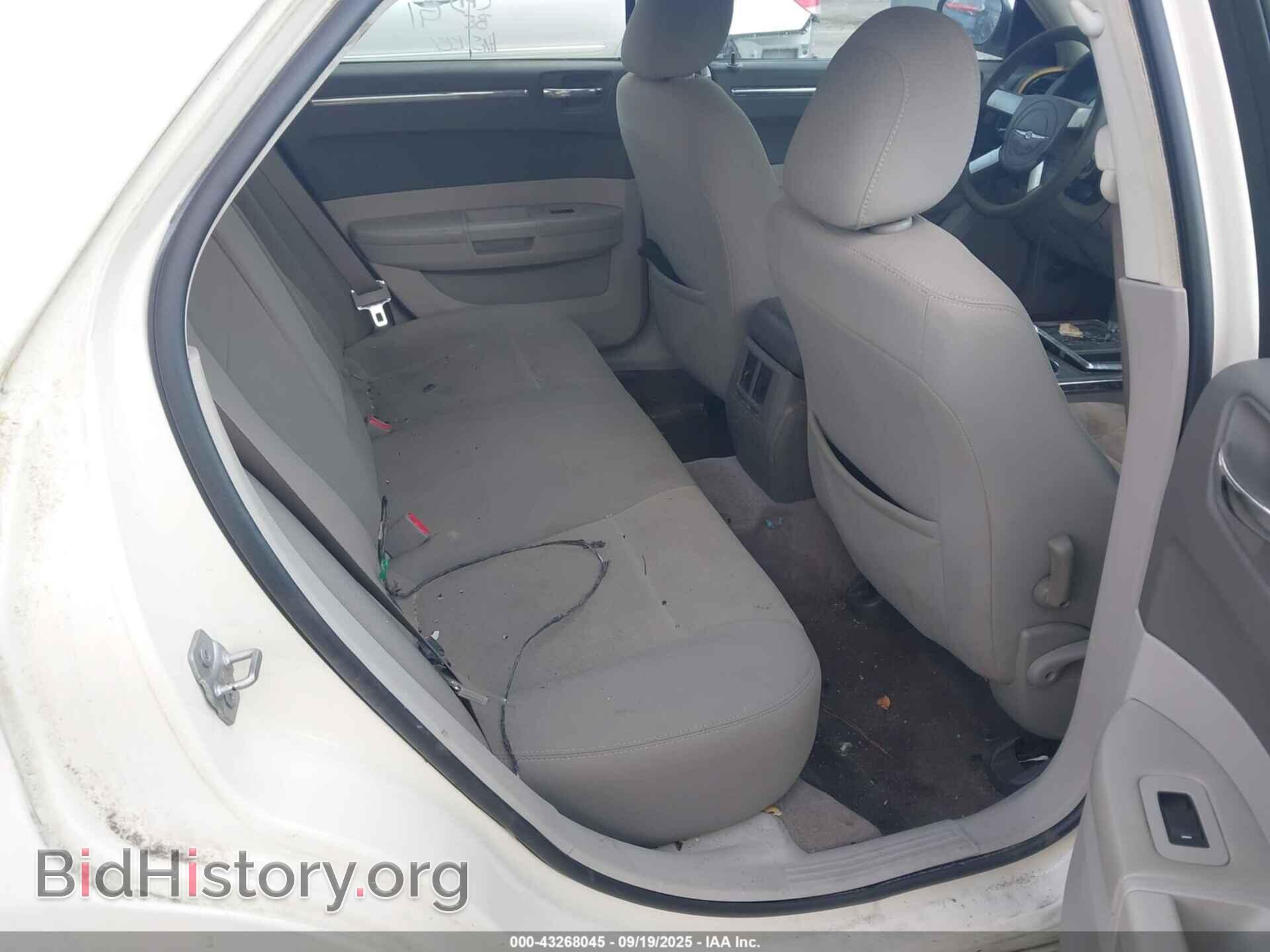2010 CHRYSLER 300 - VIN: 2C3CA4CD3AH216281 - Фото 8