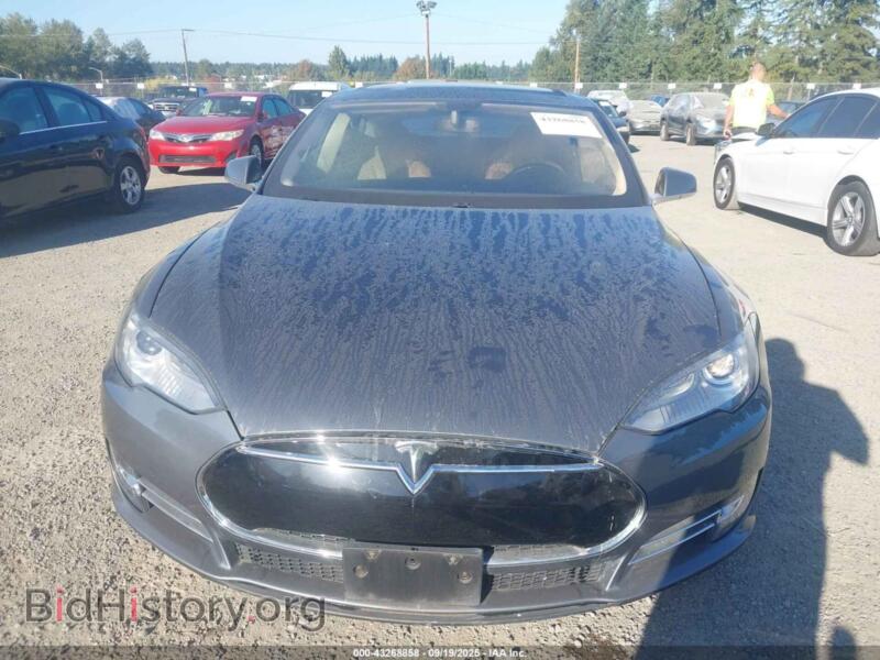 2013 Tesla MODEL S (VIN 5YJSA1CN7DFP15593) — фото 12 из 18