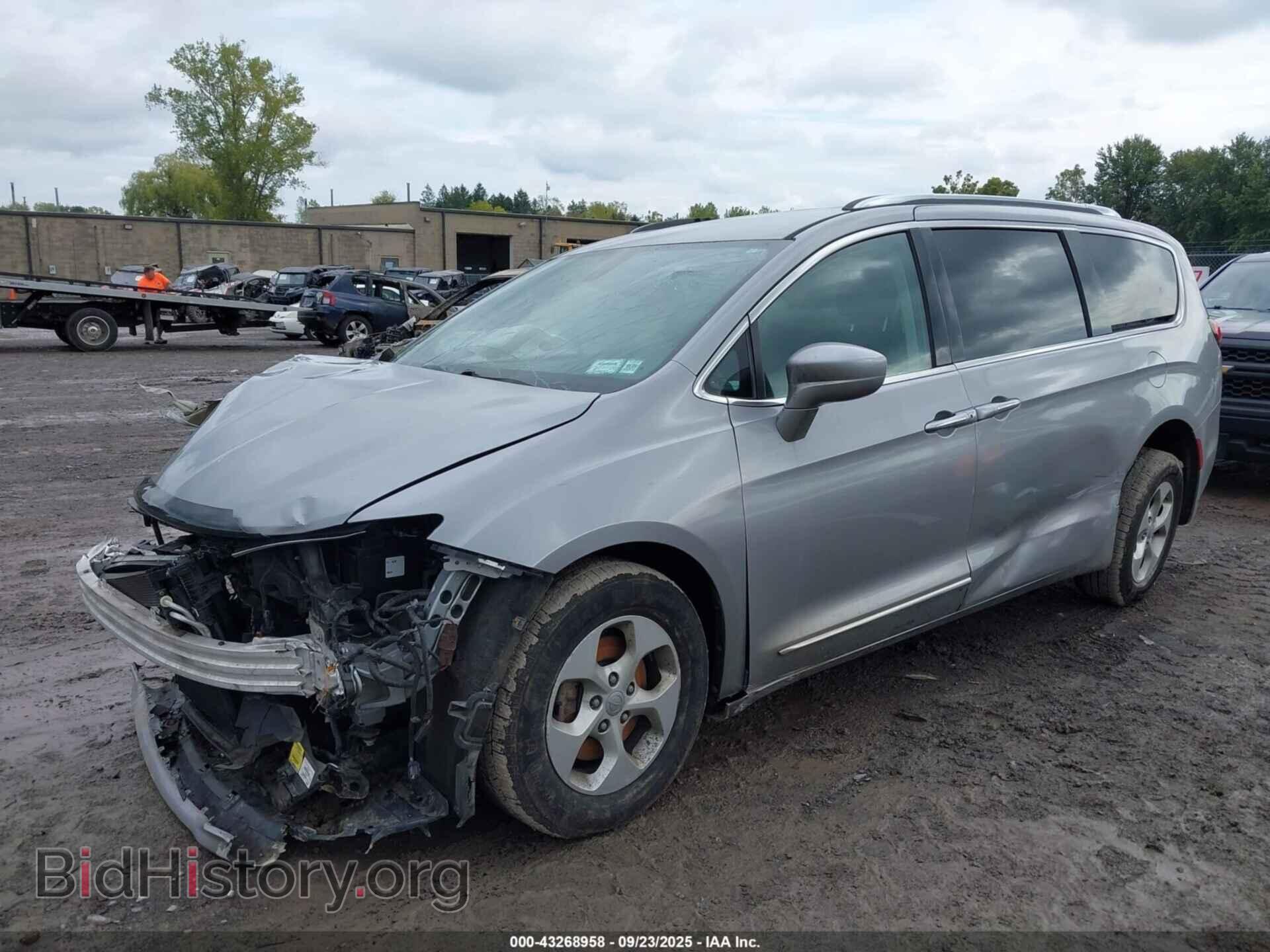 2017 CHRYSLER PACIFICA - VIN: 2C4RC1EGXHR517642 - Фото 2
