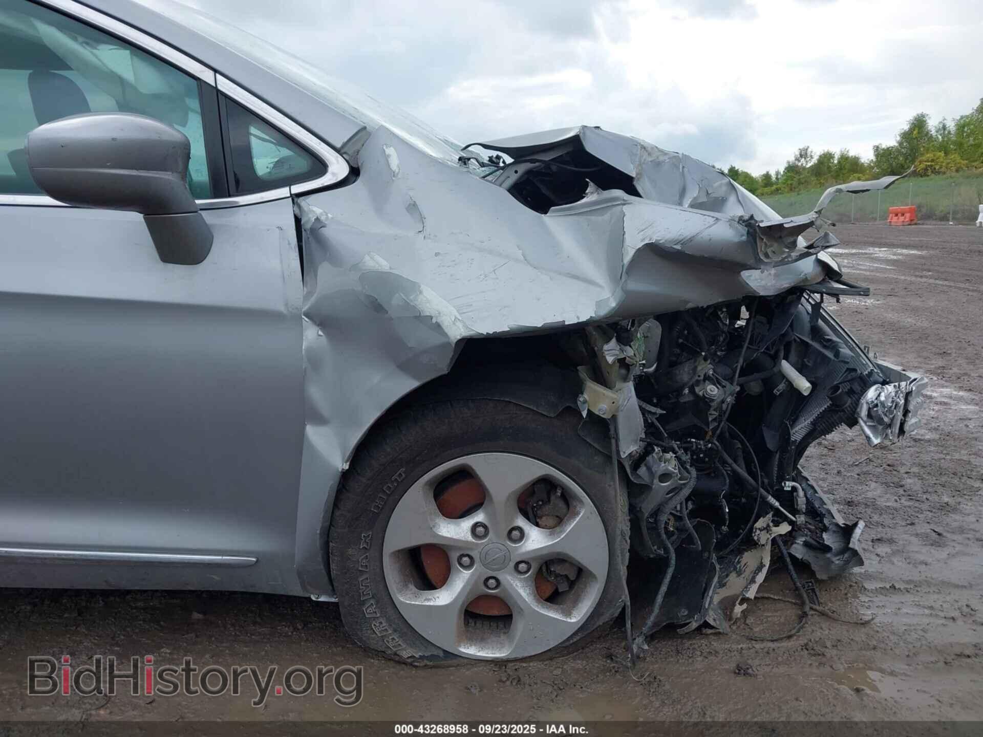 2017 CHRYSLER PACIFICA - VIN: 2C4RC1EGXHR517642 - Фото 19