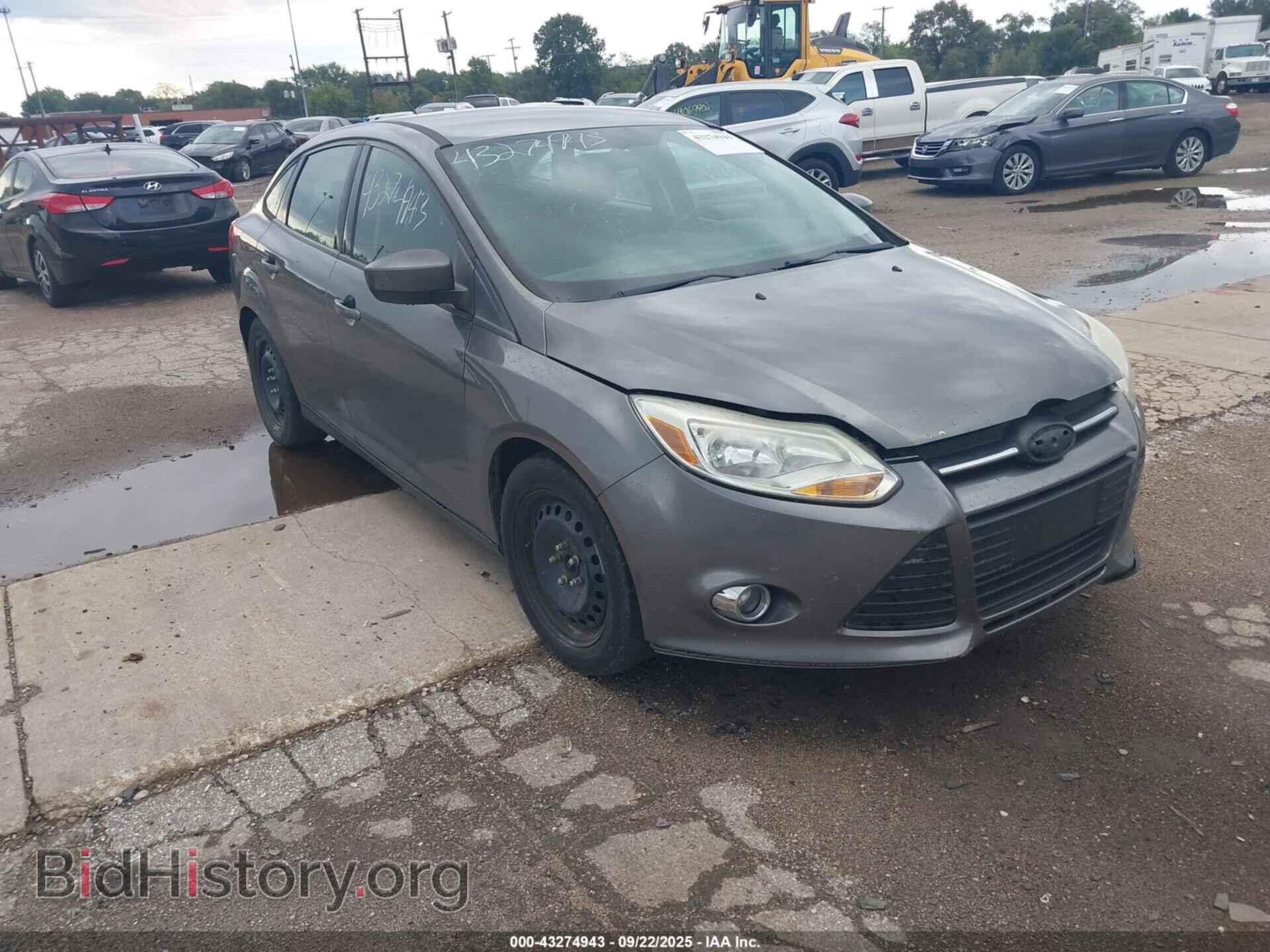 Photo 1FAHP3F23CL323556 - FORD FOCUS 2012