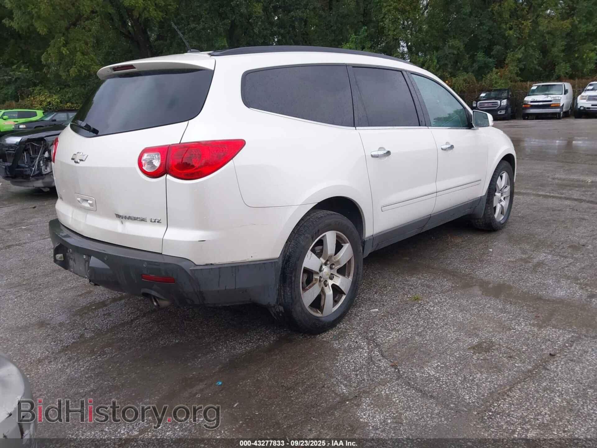 2011 CHEVROLET TRAVERSE - VIN: 1GNKRLED7BJ346417 - Фото 4
