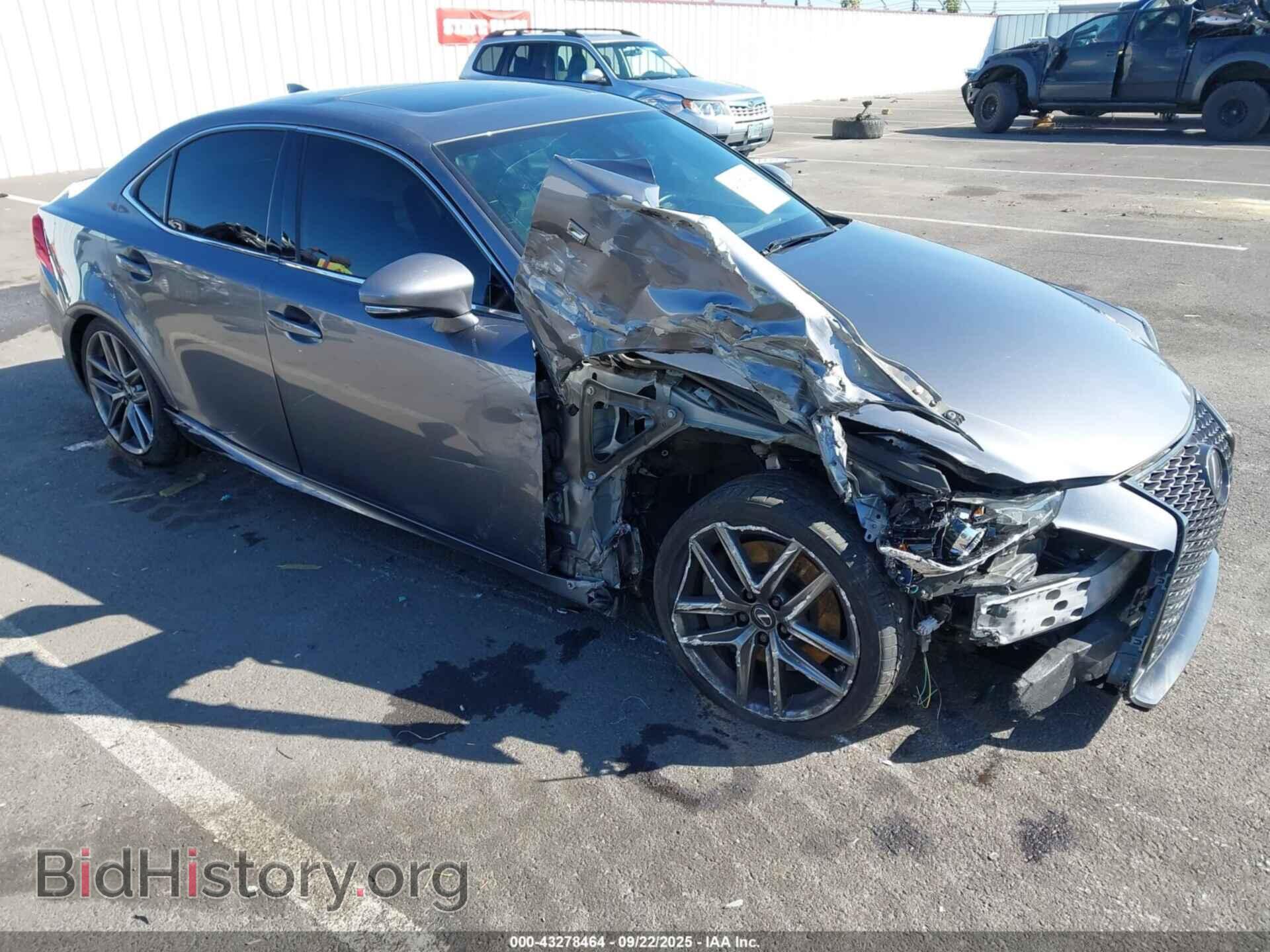 Фотография JTHBA1D25H5051529 - LEXUS IS 200T 2017