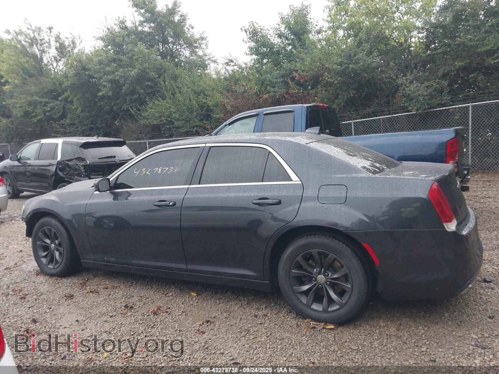 2016 CHRYSLER 300 - VIN: 2C3CCAAG5GH261267 - Фото 13