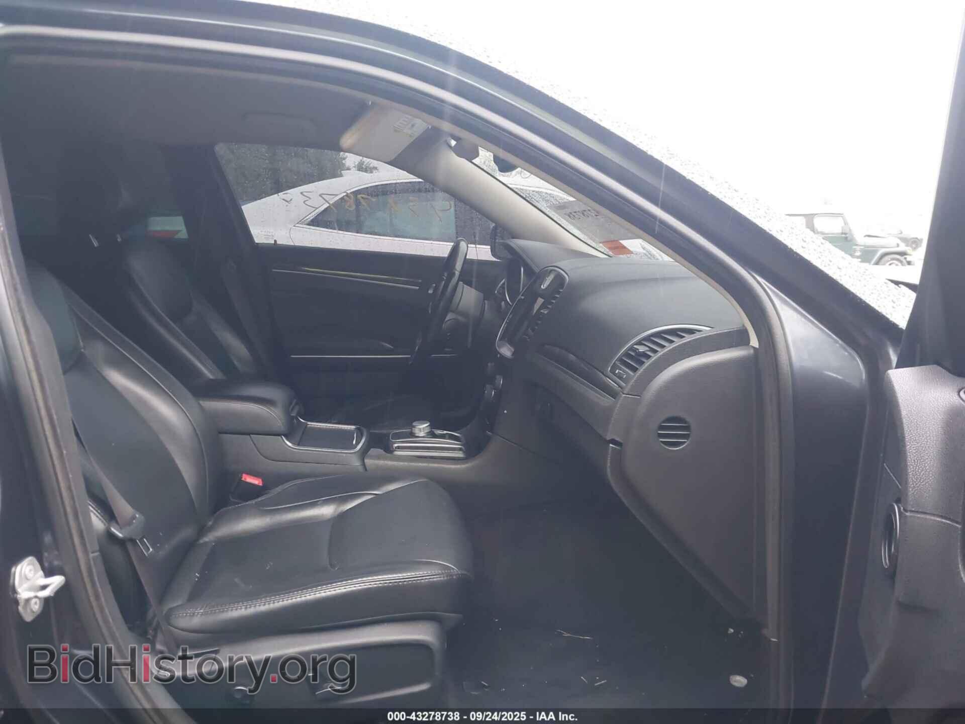2016 CHRYSLER 300 - VIN: 2C3CCAAG5GH261267 - Фото 5