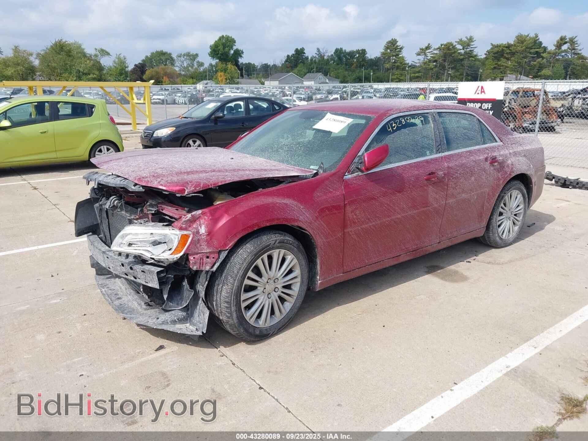 2014 CHRYSLER 300 - VIN: 2C3CCARG8EH255688 - Фото 2