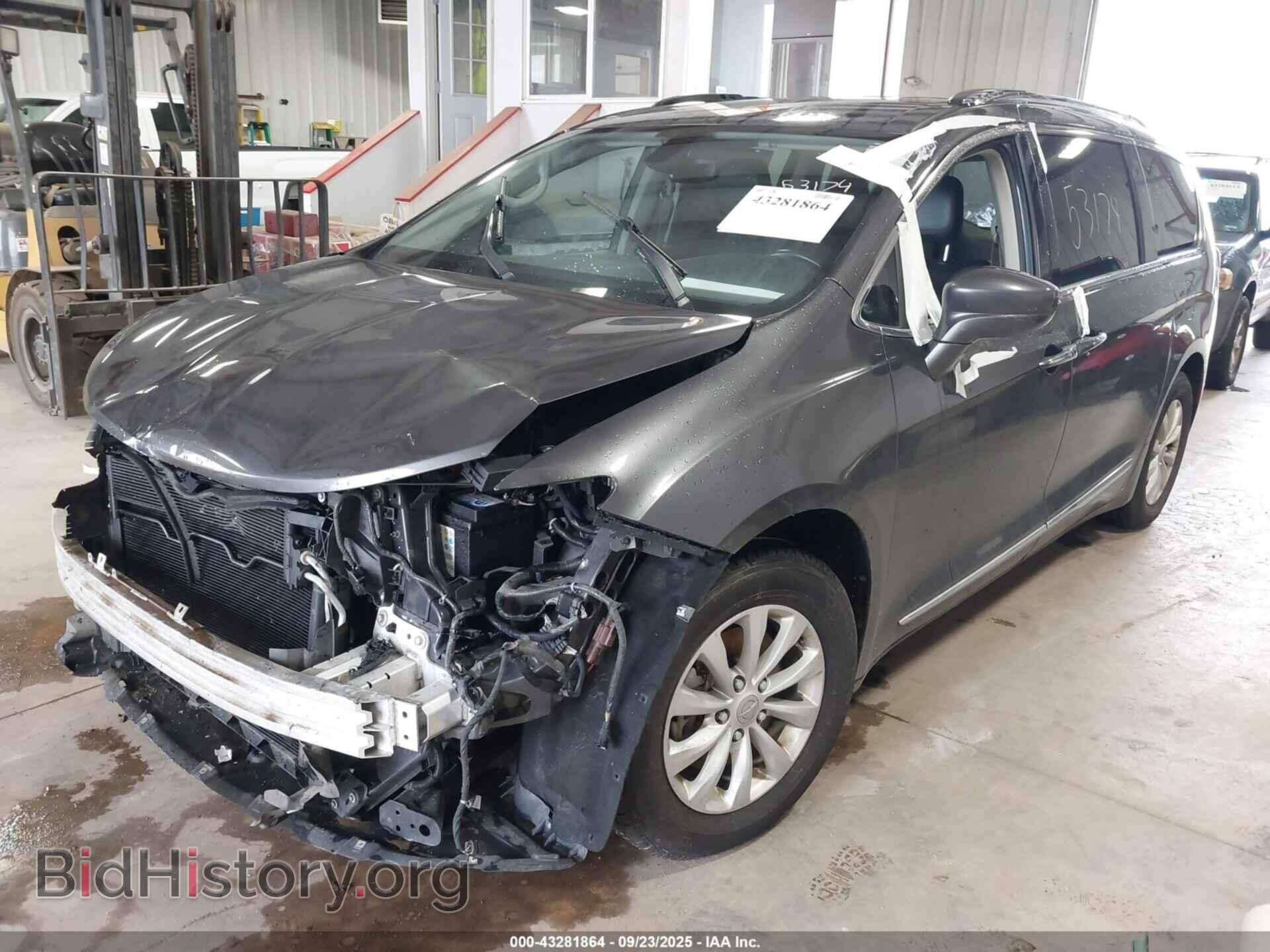2018 CHRYSLER PACIFICA - VIN: 2C4RC1EG1JR130256 - Фото 2