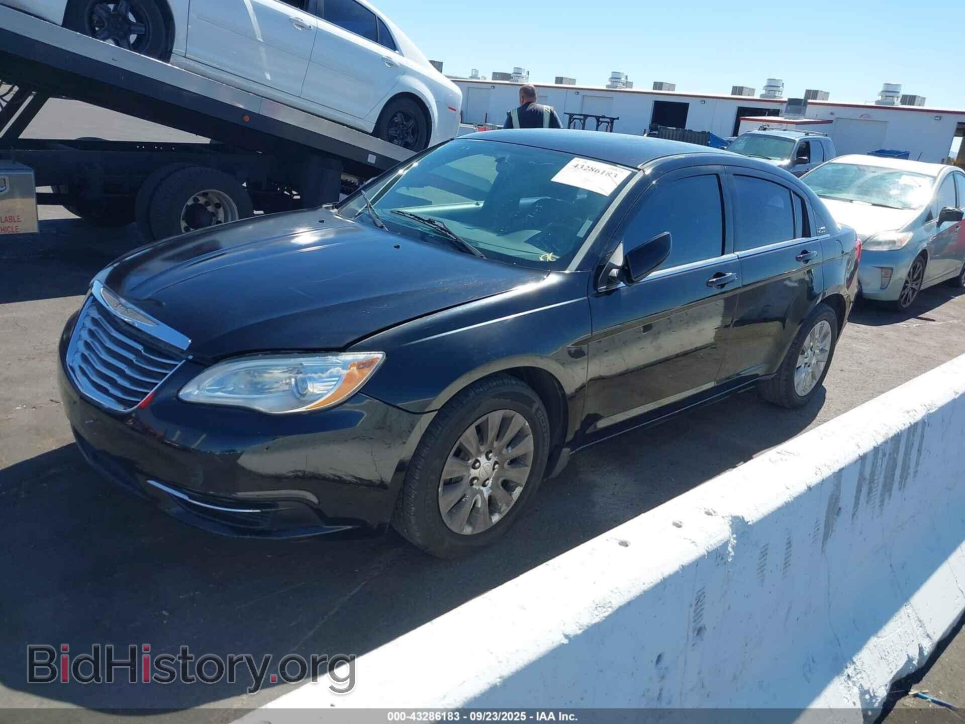 2012 CHRYSLER 200 - VIN: 1C3CCBAB8CN291519 - Фото 2