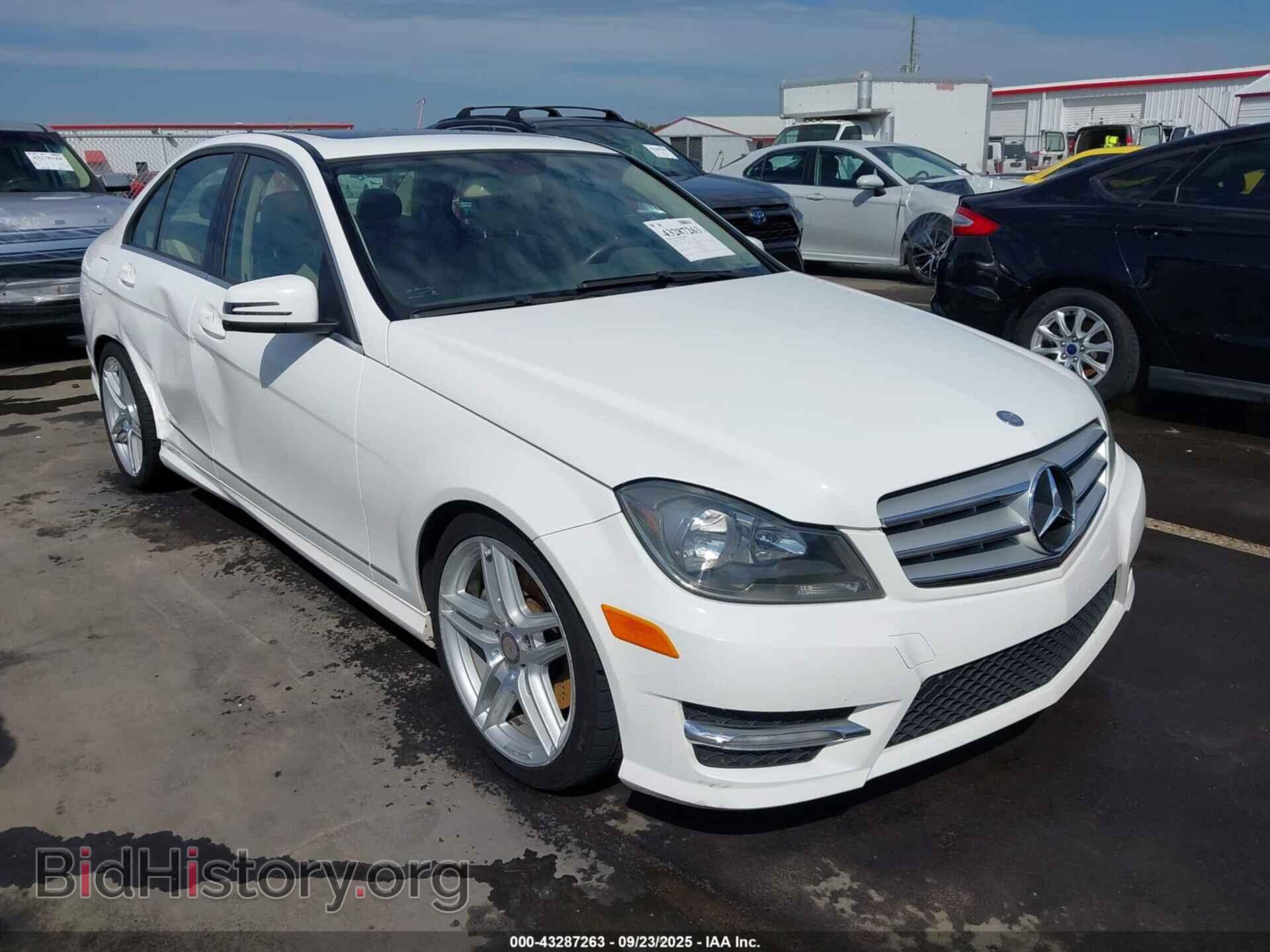 Photo WDDGF8AB2DR242582 - MERCEDES-BENZ C 300 2013