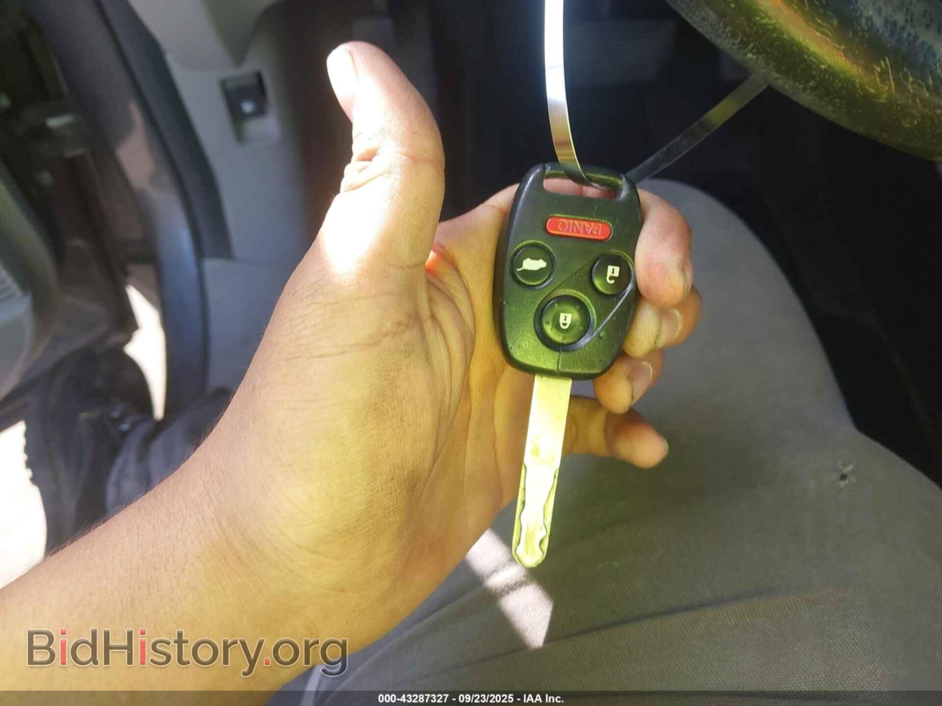 2011 HONDA PILOT - VIN: 5FNYF4H74BB070633 - Фото 11