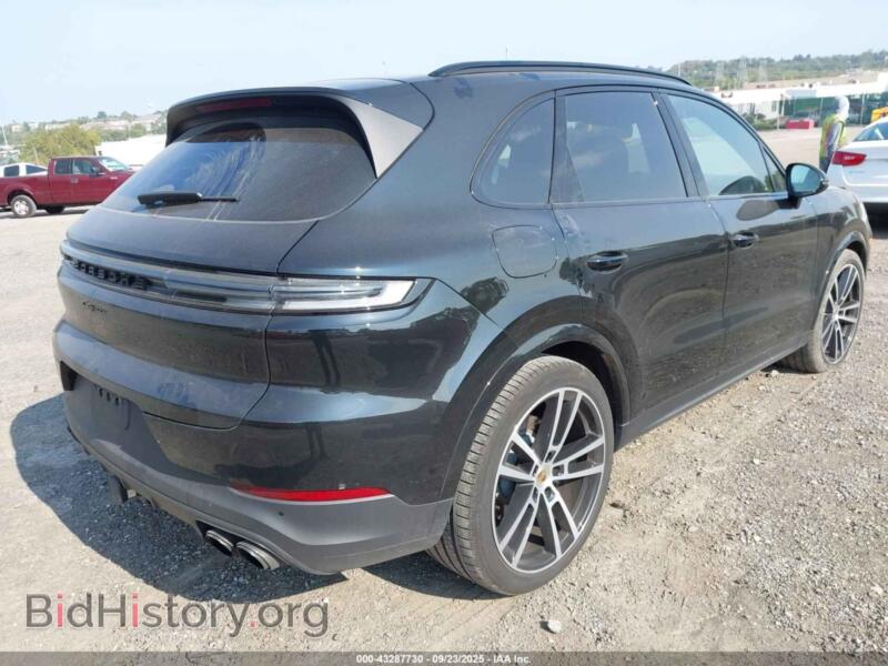 2024 Porsche CAYENNE (VIN WP1AA2AY4RDA00315) — фото 4 из 16